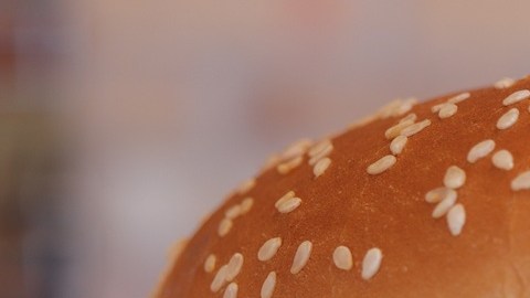 Si la cadena cumple con su Whopper Guarantee, los clientes empezarán a notar menos errores en las órdenes.