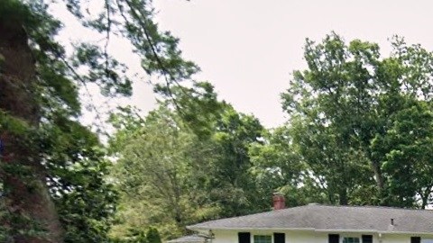 Scarsdale se ubica 20 millas al norte de la Ciudad de Nueva York.