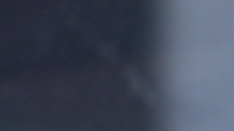 El calor extremo dentro de un vehículo puede acelerar la migración de microcompuestos en envases de PET, aunque el riesgo inmediato depende del tiempo y la temperatura.