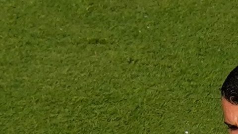 El árbitro esloveno Slavko Vincic muestra la tarjeta roja al argentino Enzo Fernández (24) durante la final de la Copa del Mundo entre España y Argentina.