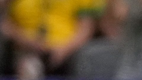 Jugadores de Brasil reaccionan después de que el noruego Erling Haaland marcara el segundo gol de su equipo durante el partido de octavos de final de la Copa del Mundo entre Brasil y Noruega.