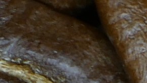 El café matutino estimula la motilidad intestinal por su temperatura y el efecto activador de la cafeína.