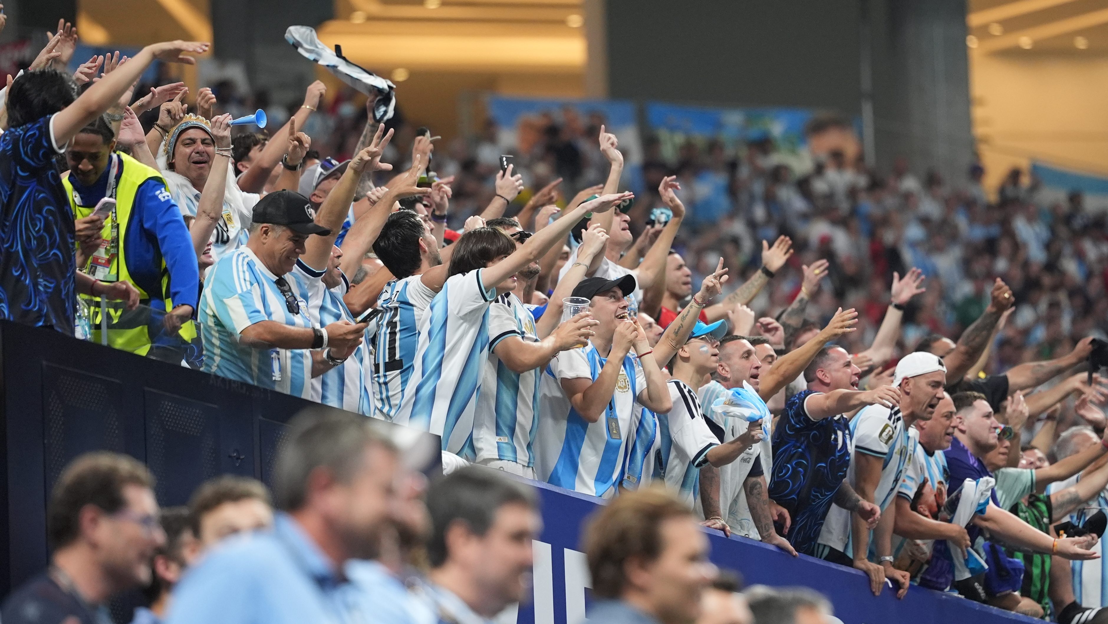 Argentinos agredieron a fan egipcio con insultos y lanzamiento de cerveza