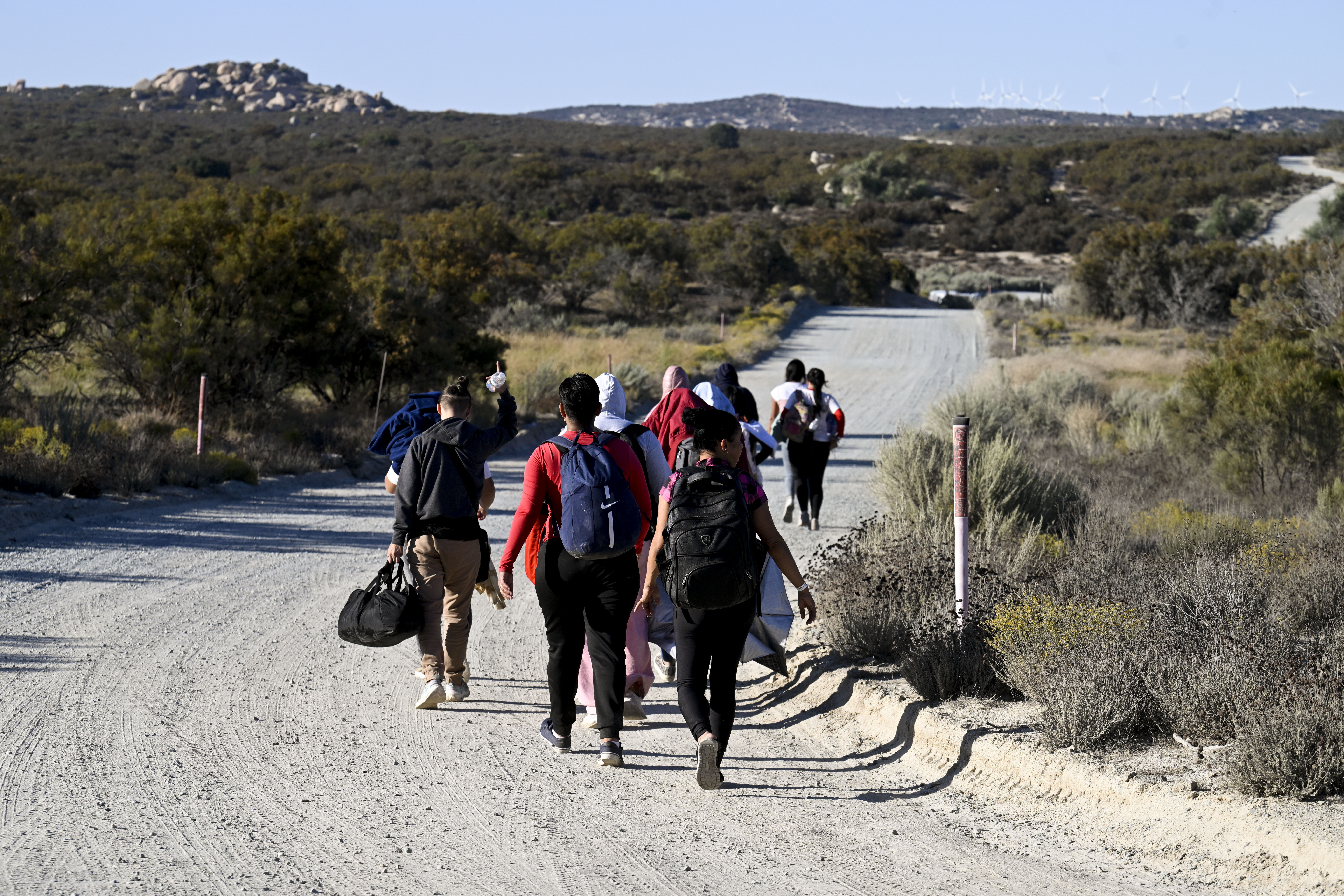 La población inmigrante sin estatus llegó a un récord en EE.UU.: casi 5 millones más desde 2019