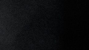 Conor McGregor (a la derecha) salta para lanzar una patada mientras se enfrenta a Max Holloway en un combate de peso wélter durante el evento de artes marciales mixtas UFC 329, el sábado 11 de julio de 2026, en Las Vegas.