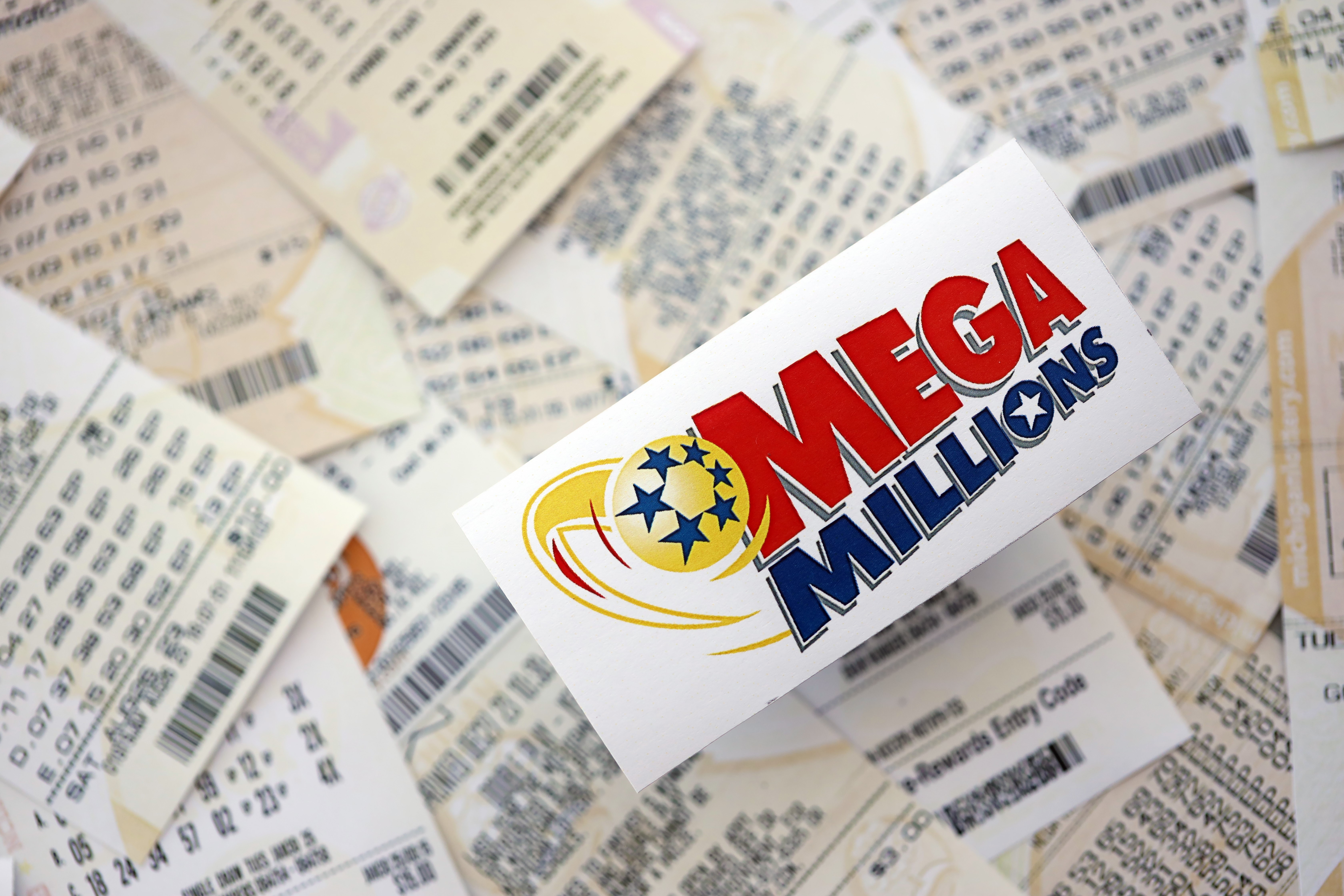 Hombre gana $20,000 en la lotería después de 40 años comprando boletos de Mega&hellip;