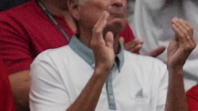 Aficionados de Marruecos ondean banderas de Palestina durante el partido de octavos de final de la Copa del Mundo de fútbol entre Canadá y Marruecos en Houston, el sábado 4 de julio de 2026.