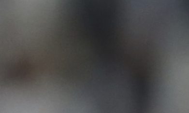 El exfutbolista italiano Andrea Pirlo coloca el trofeo al finalizar la final de la Copa Intercontinental de fútbol entre el Real Madrid y el CF Pachuca, en el estadio Lusail de Lusail, Catar, el miércoles 18 de diciembre de 2024.