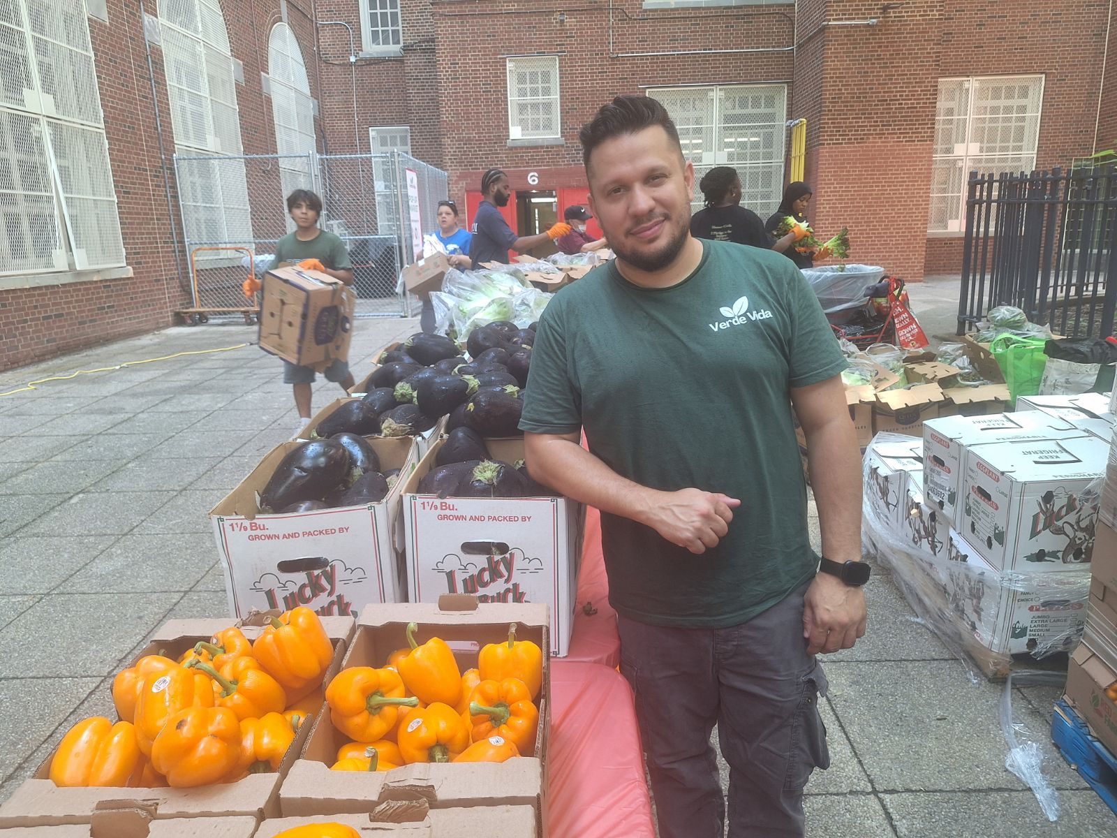 Verde Vida lleva frutas y vegetales frescos a familias del Alto Manhattan y El Bronx