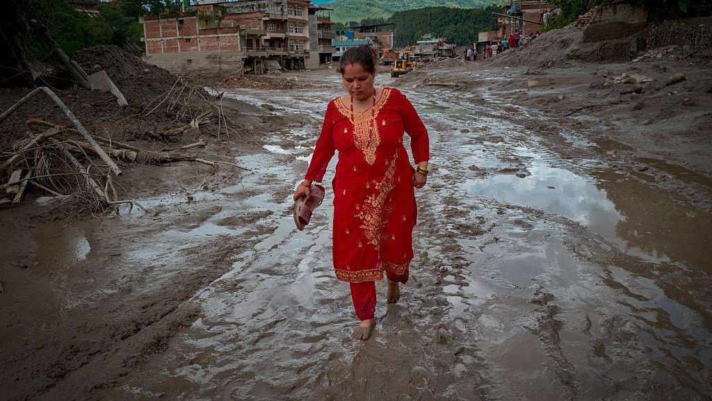 ¿Qué causó la avalancha y las inundaciones en Nepal?