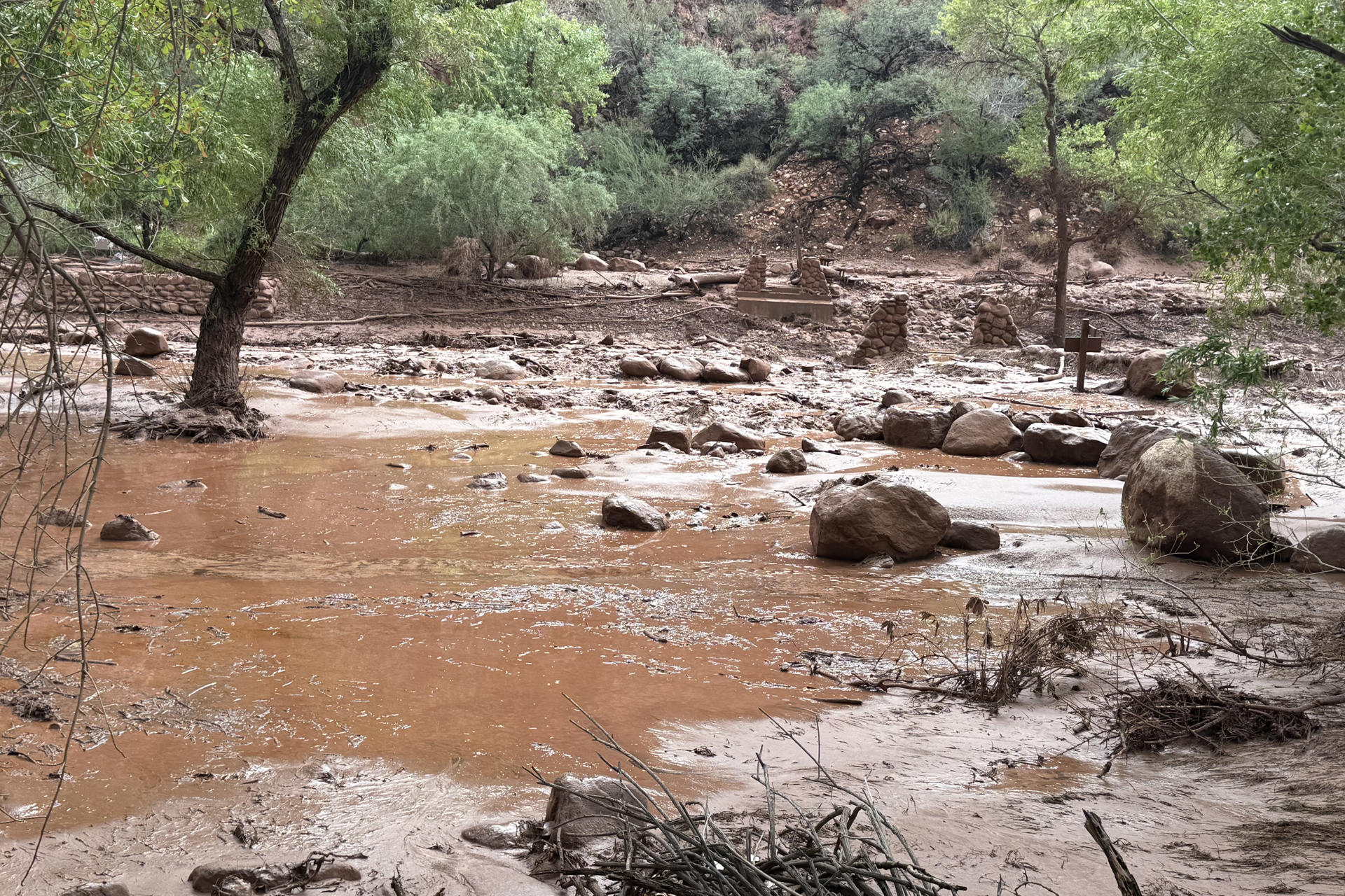 15 desaparecidos y decenas de evacuados por inundaciones repentinas en el Gran Cañón
