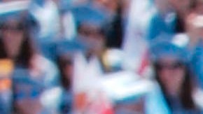 Aproximadamente 419,000 graduados extranjeros están vinculados a este programa.