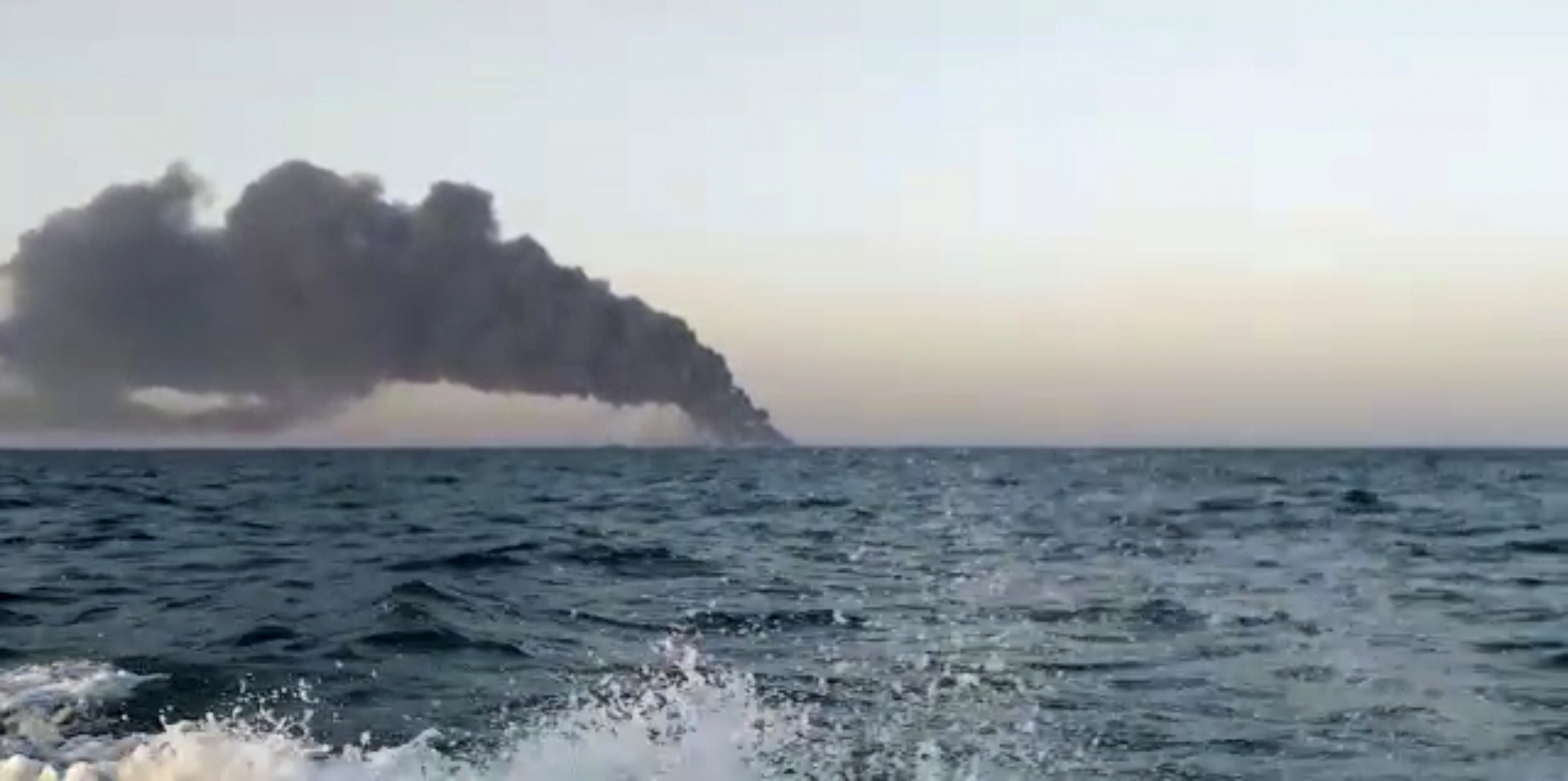 Trump publica video de IA con la destrucción de la isla iraní de Jarg