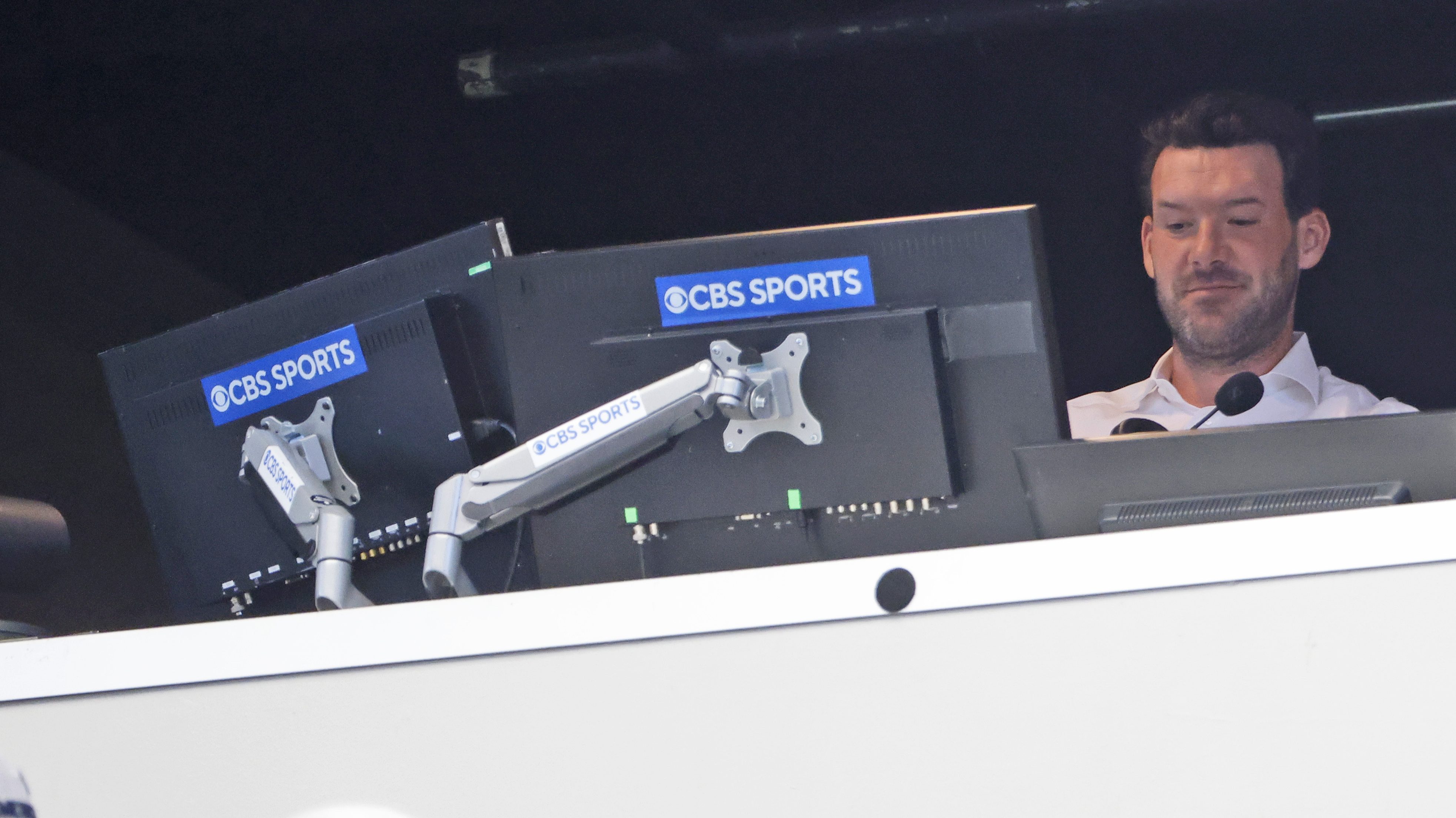 Tony Romo apartado de CBS Sports tras su detención en Milwaukee
