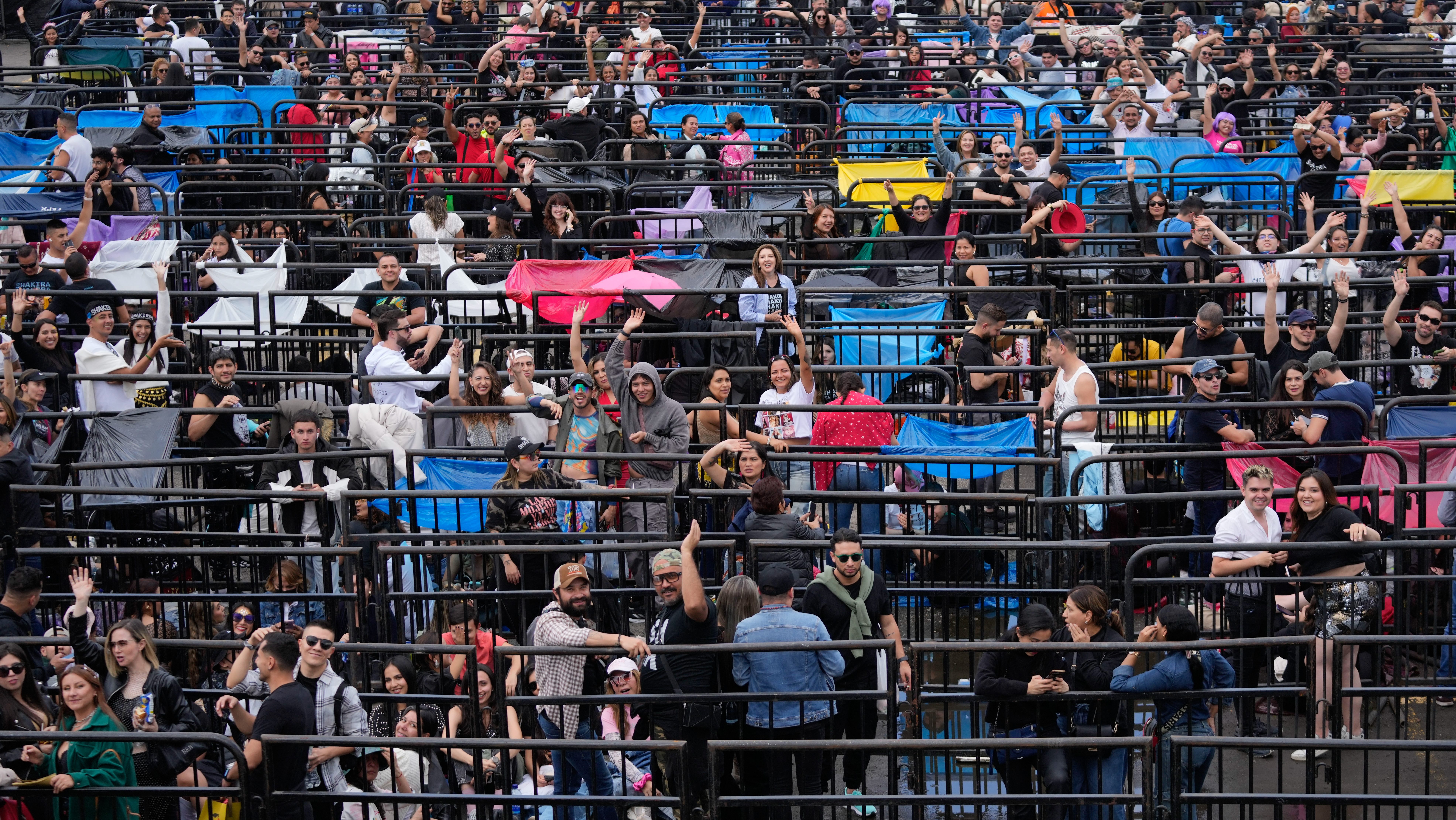 Caos, violencia e invasión de campo obligaron a suspender partido entre Independiente Santa Fe y América de Cali en pleno primer tiempo