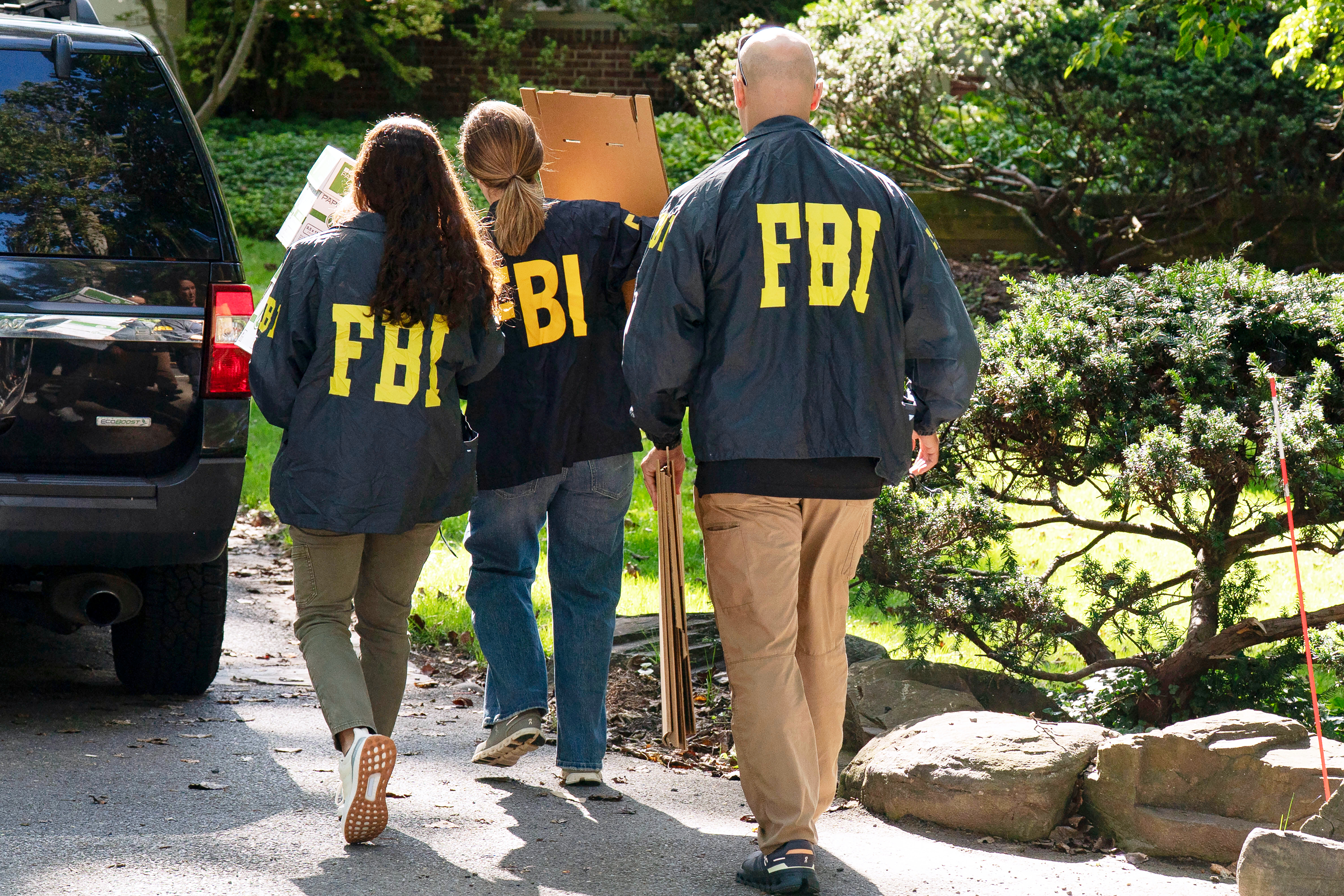 Agente del FBI es acusado de robar casi $1 millón de dólares en criptomonedas durante investigación