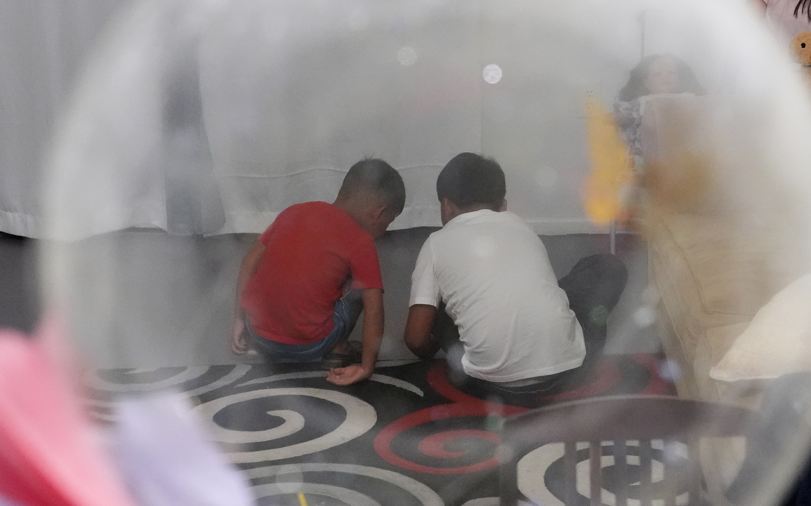 Gobierno de Trump deja a niños migrantes sin ayuda legal: ¿qué se sabe? (podcast)