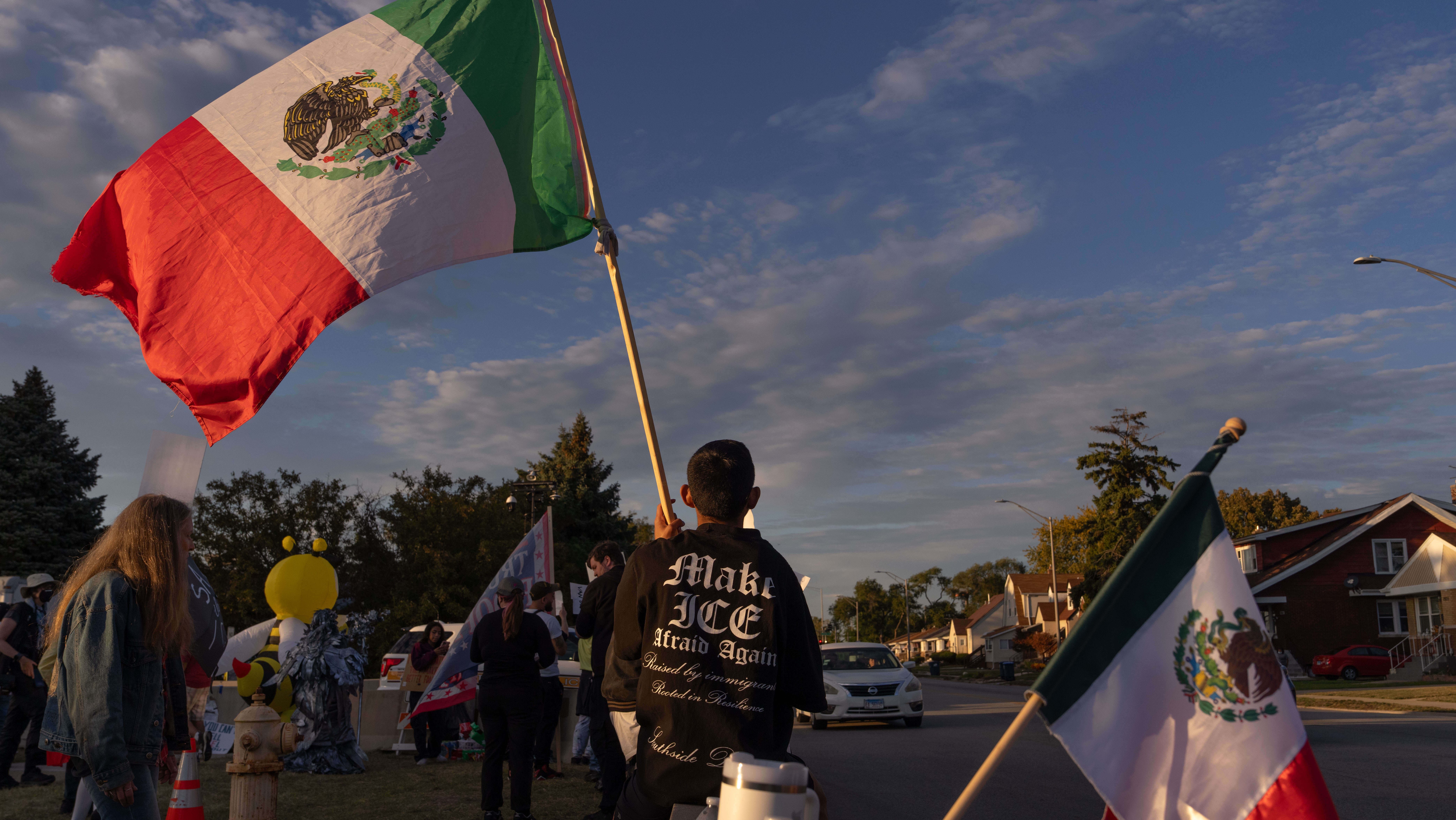 Cifras de migrantes mexicanos en EE.UU. se reducen por primera vez en 40 años
