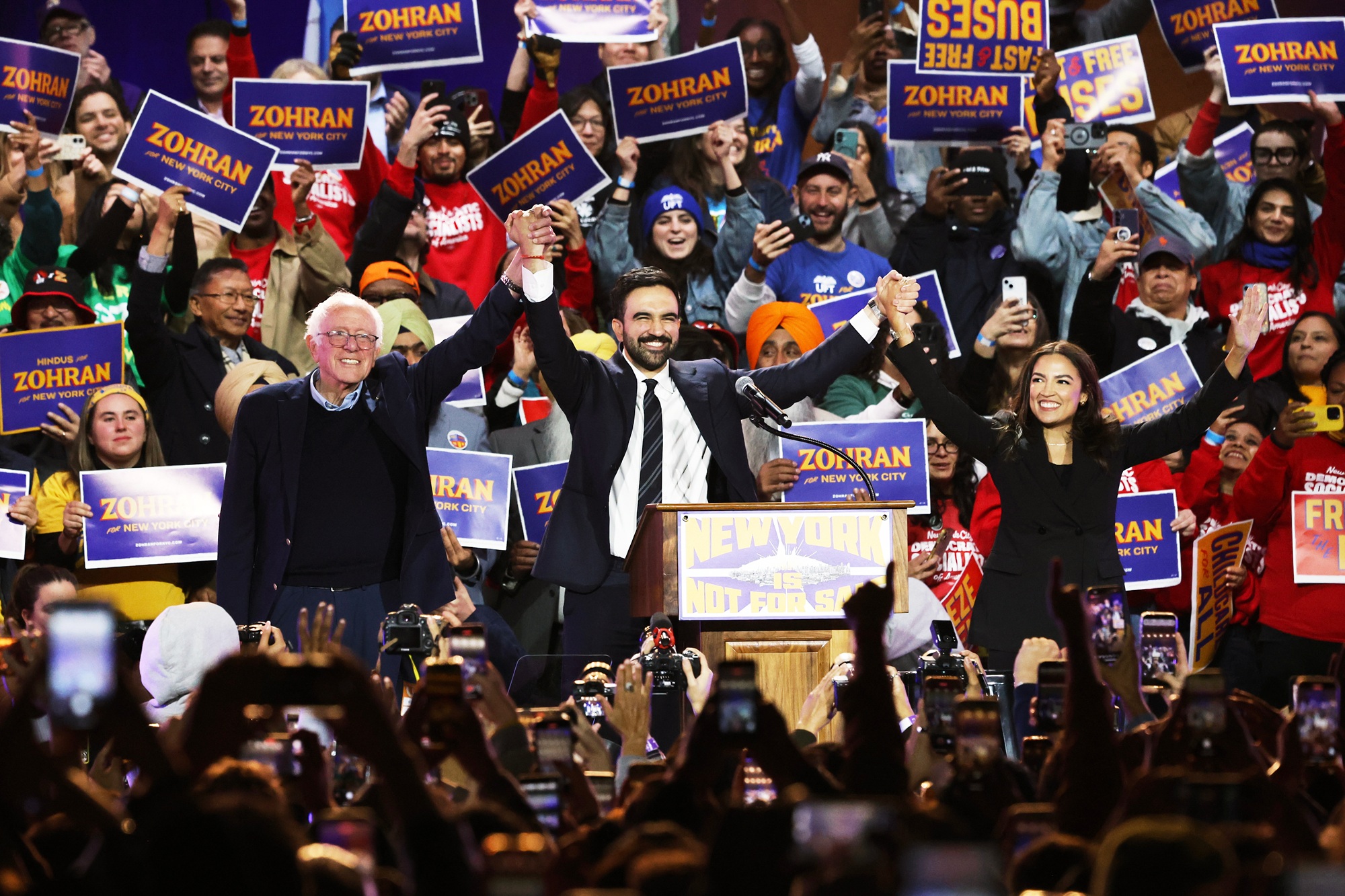 El senador Bernie Sanders; el alcalde de NYC, Zohran Mamdani, y la representante Ocasio-Cortez.