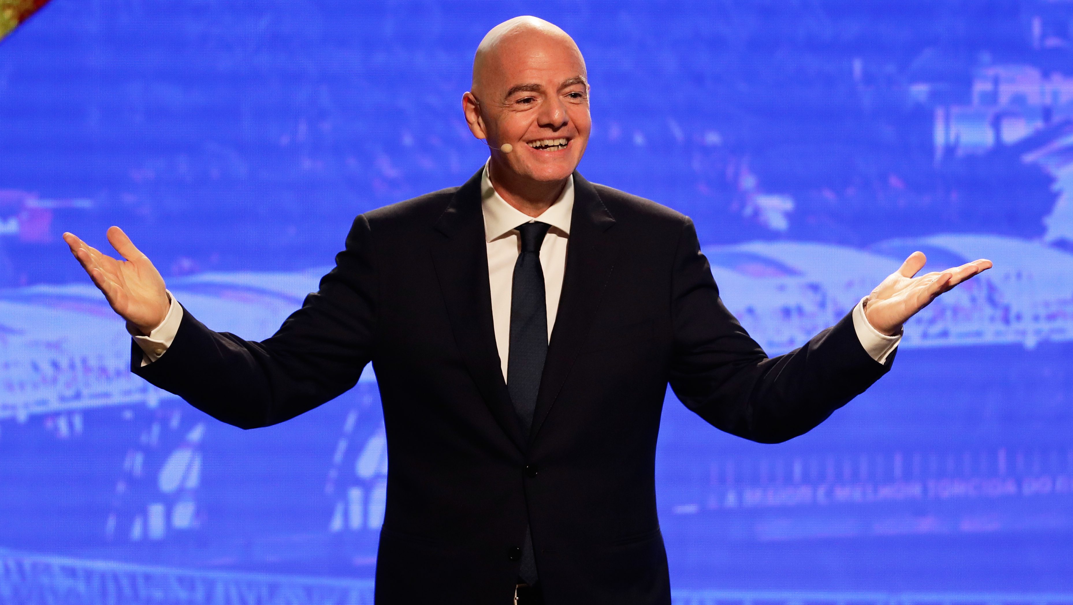 Infantino se burló de la calvicie de un periodista que lo increpó en República Dominicana por su plan de vender el Mundial