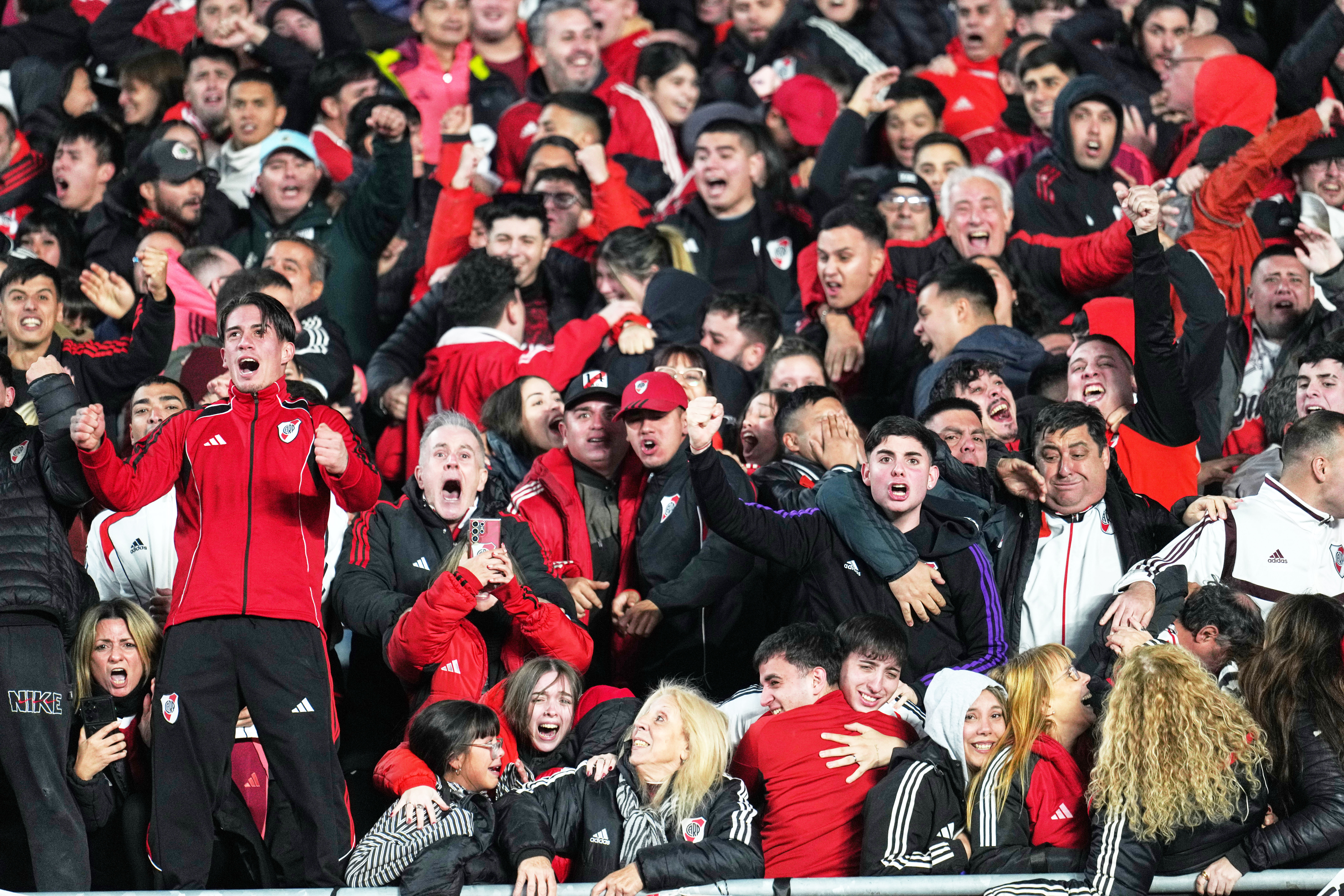 Murió en el Monumental un fanático de River Plate durante duelo con Independiente Santa Fe