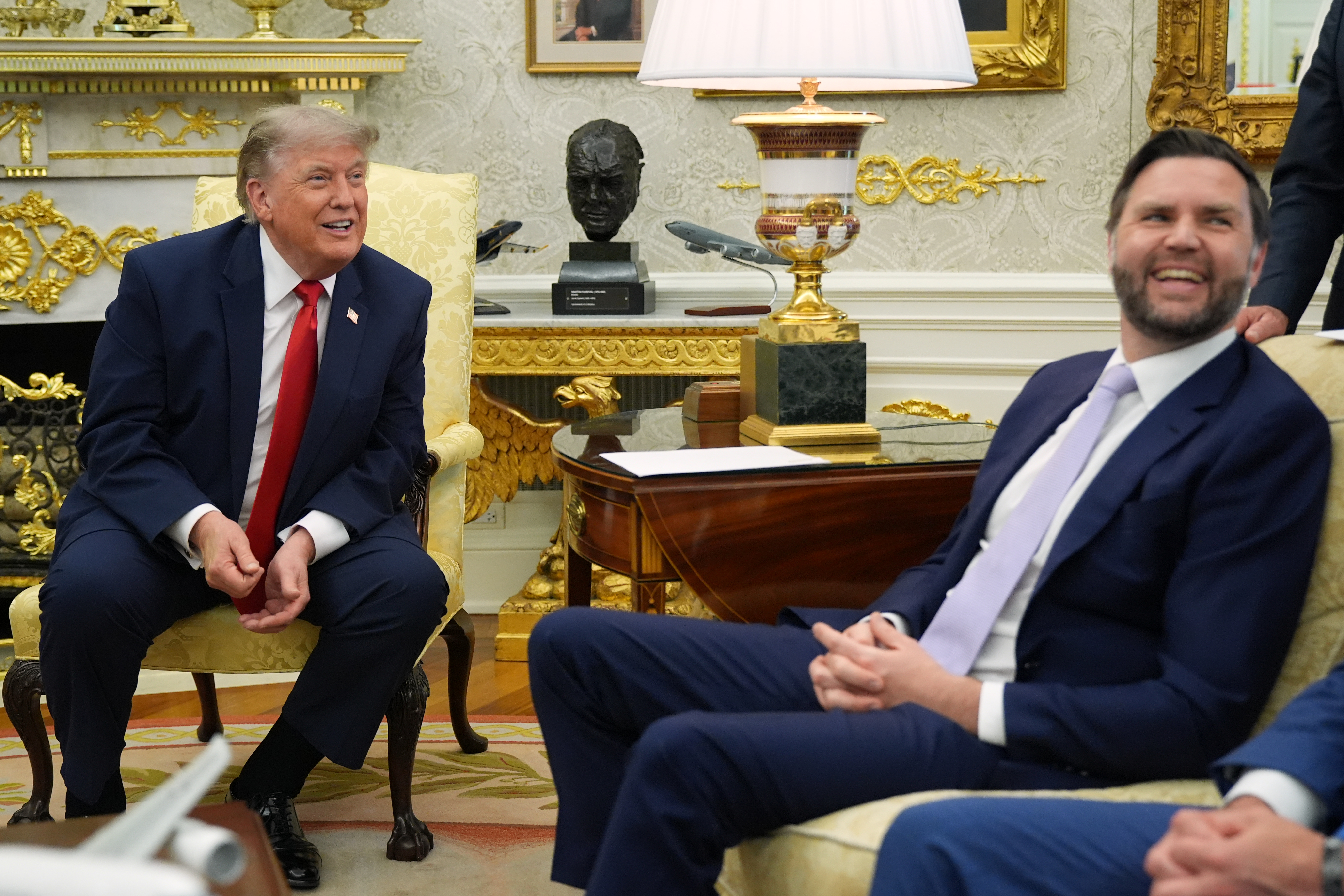 Trump dijo en privado a donantes que apoyen a Vance en 2028, según informe