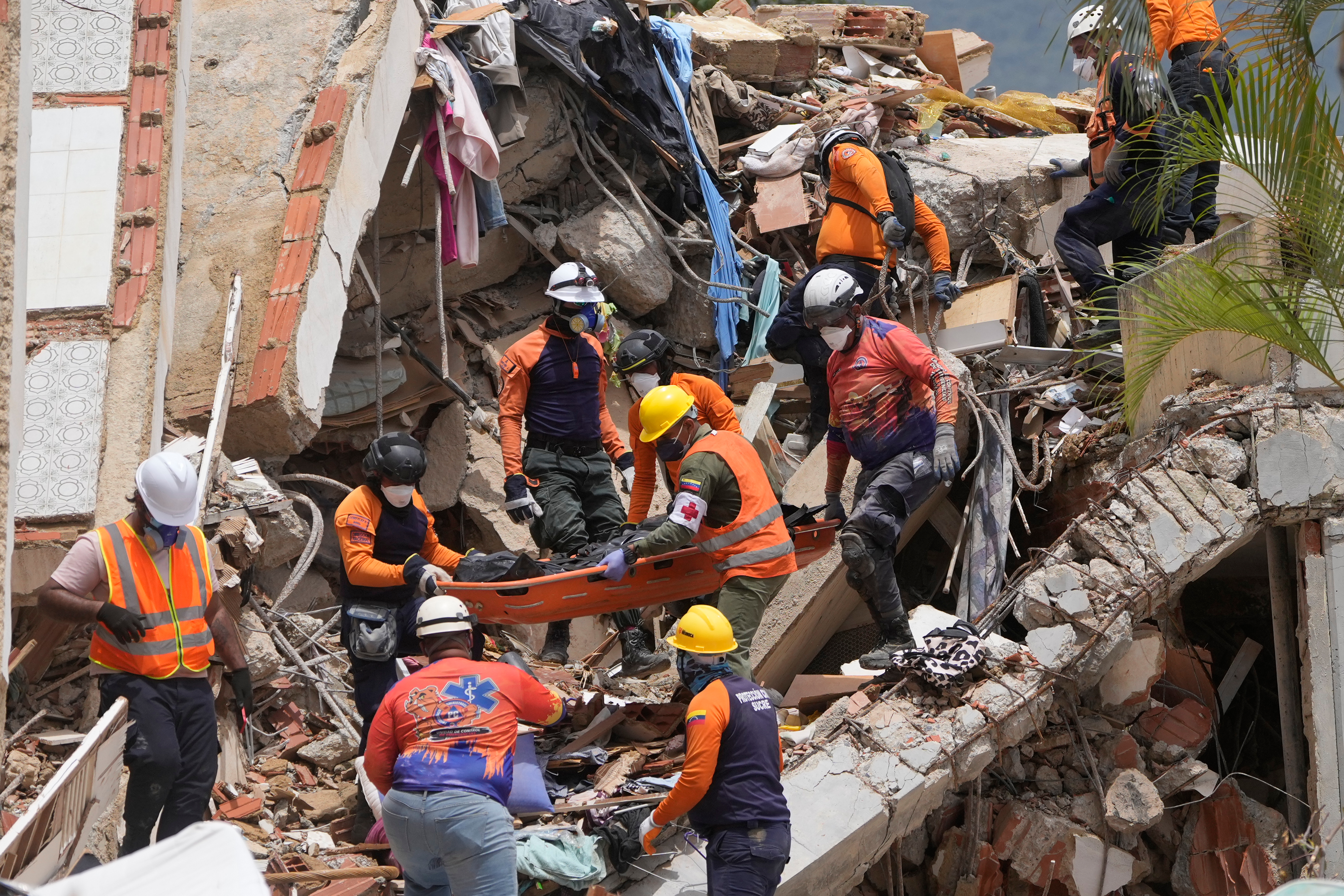 Venezuela supera las 6,000 muertes tras el doble terremoto, según nuevo balance