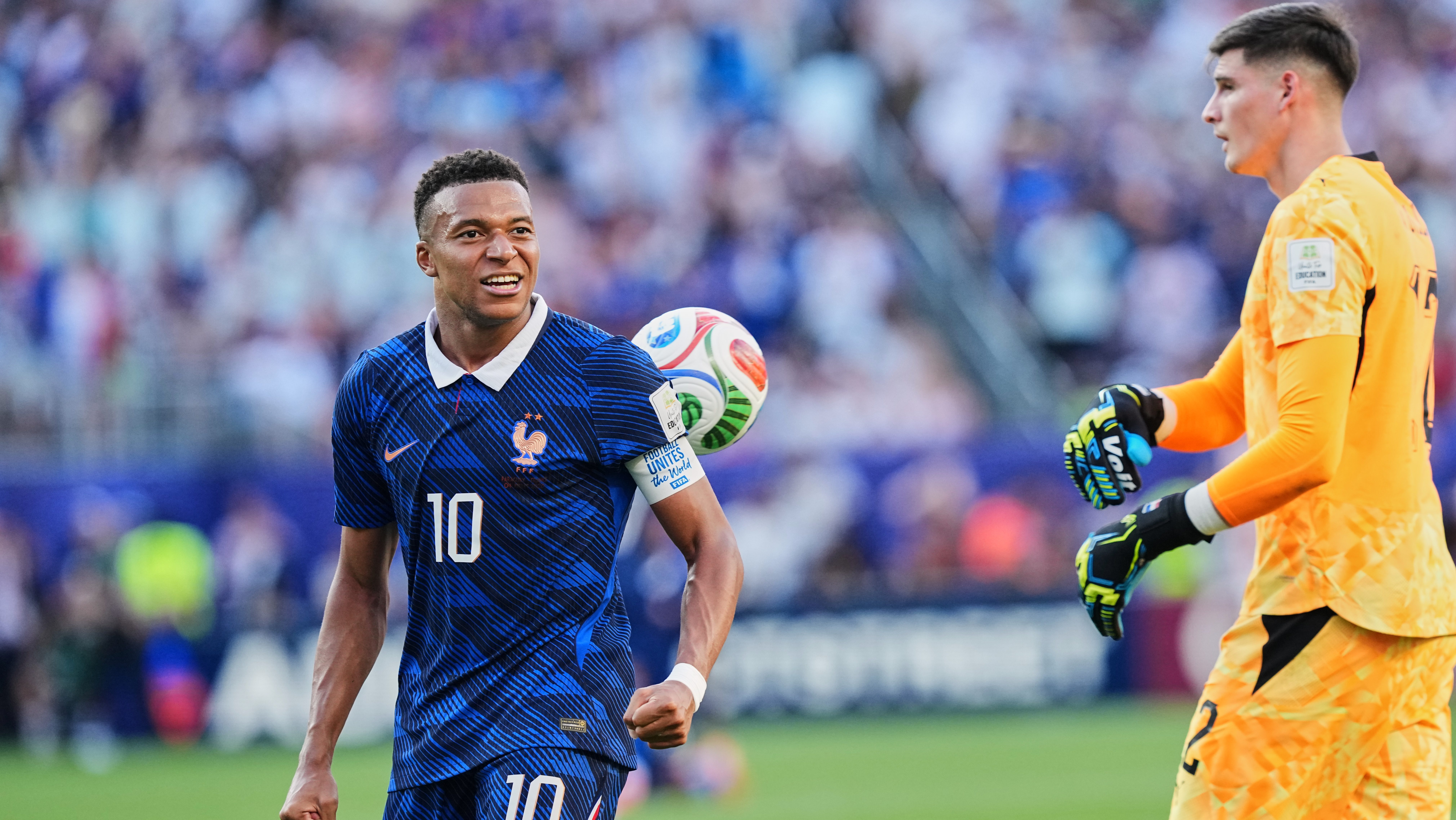Orlando Gil, arquero paraguayo que Mbappé dejó con la mano extendida ...