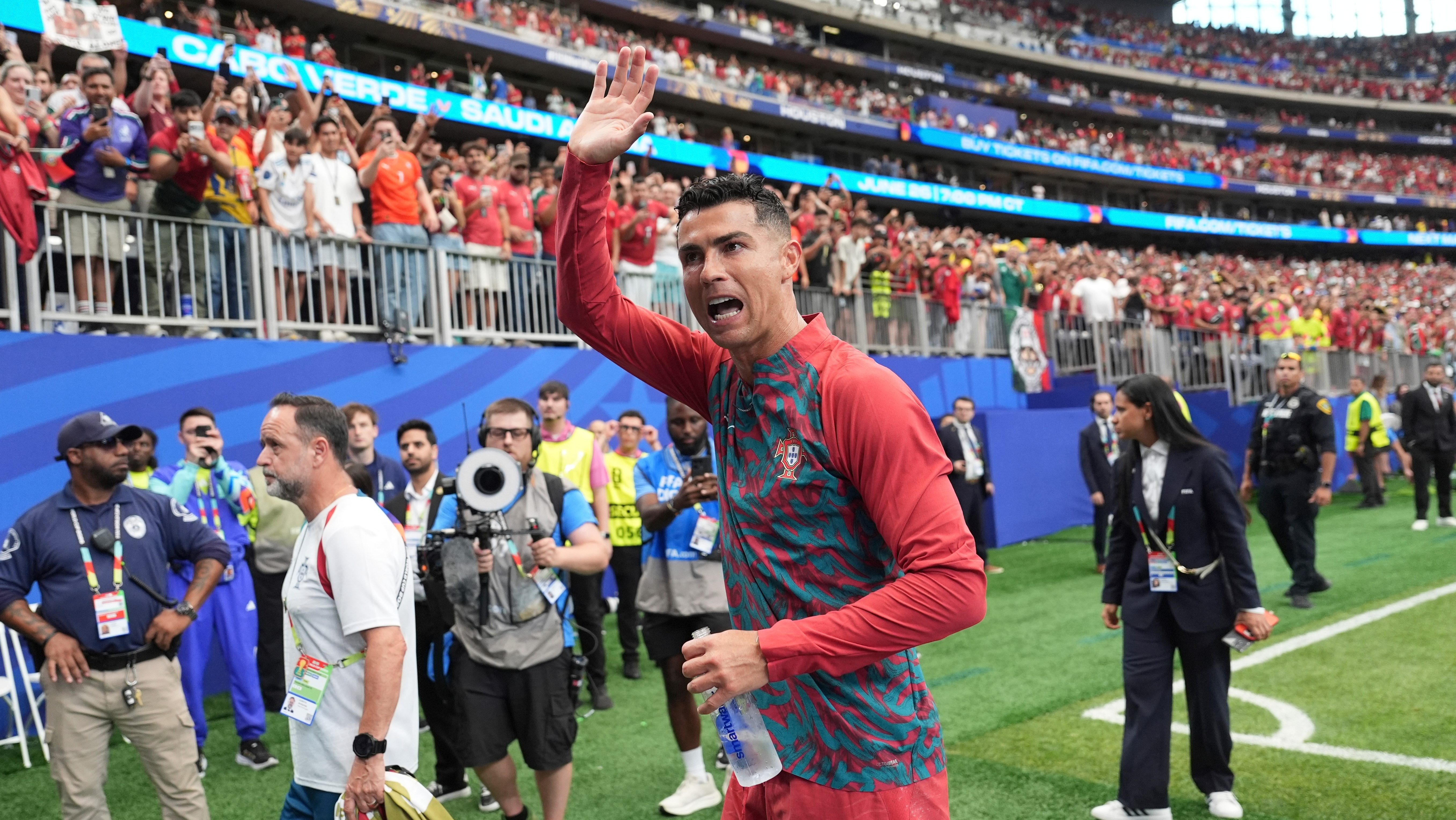 Cristiano Ronaldo presumió parte de su lujosa colección de autos: “Mis juguetes”