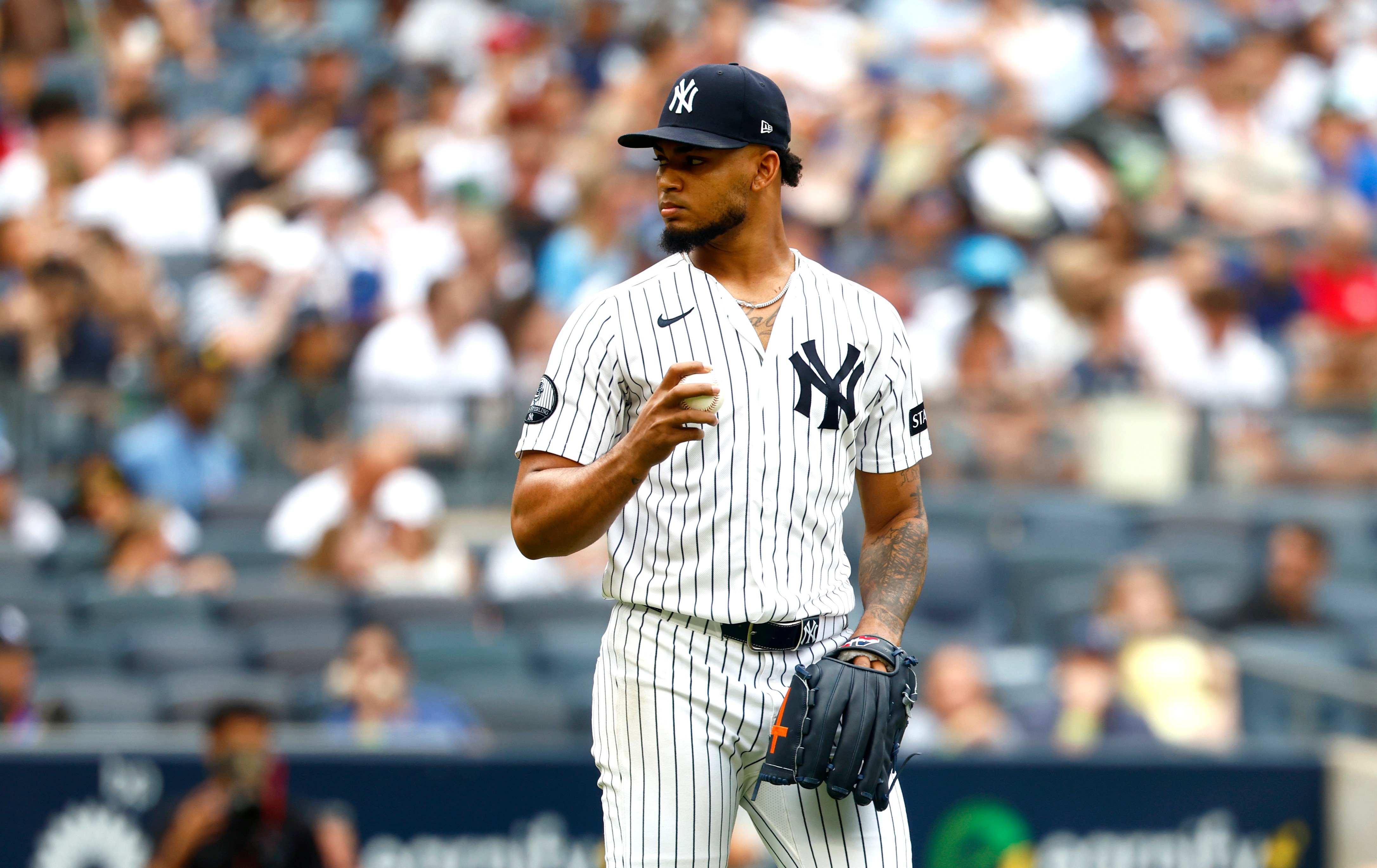 Yankees envían a Camilo Doval a Pittsburgh por dos prospectos