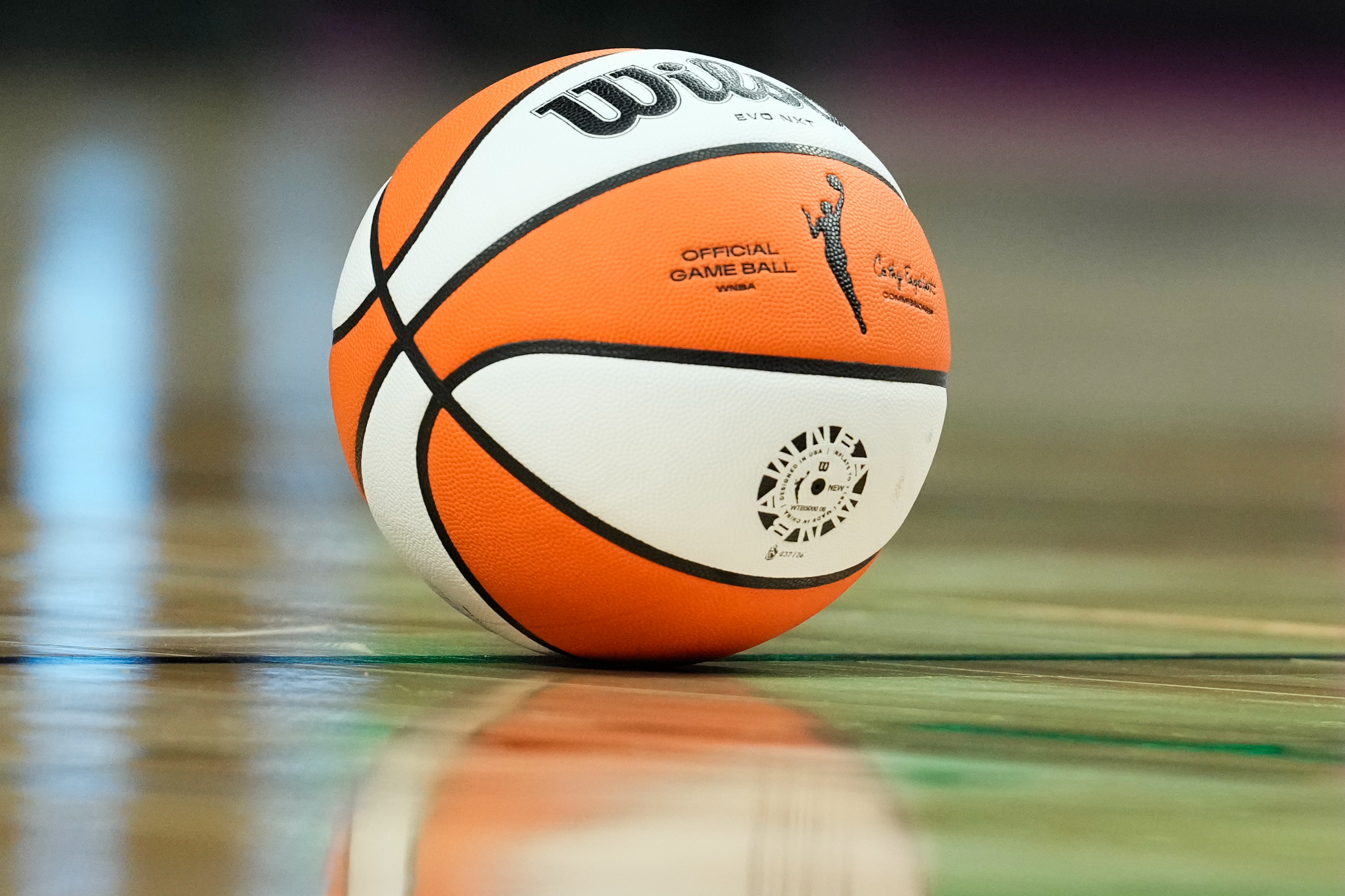 Interrumpen partido de WNBA por nuevo caso de lanzamiento de juguetes sexuales