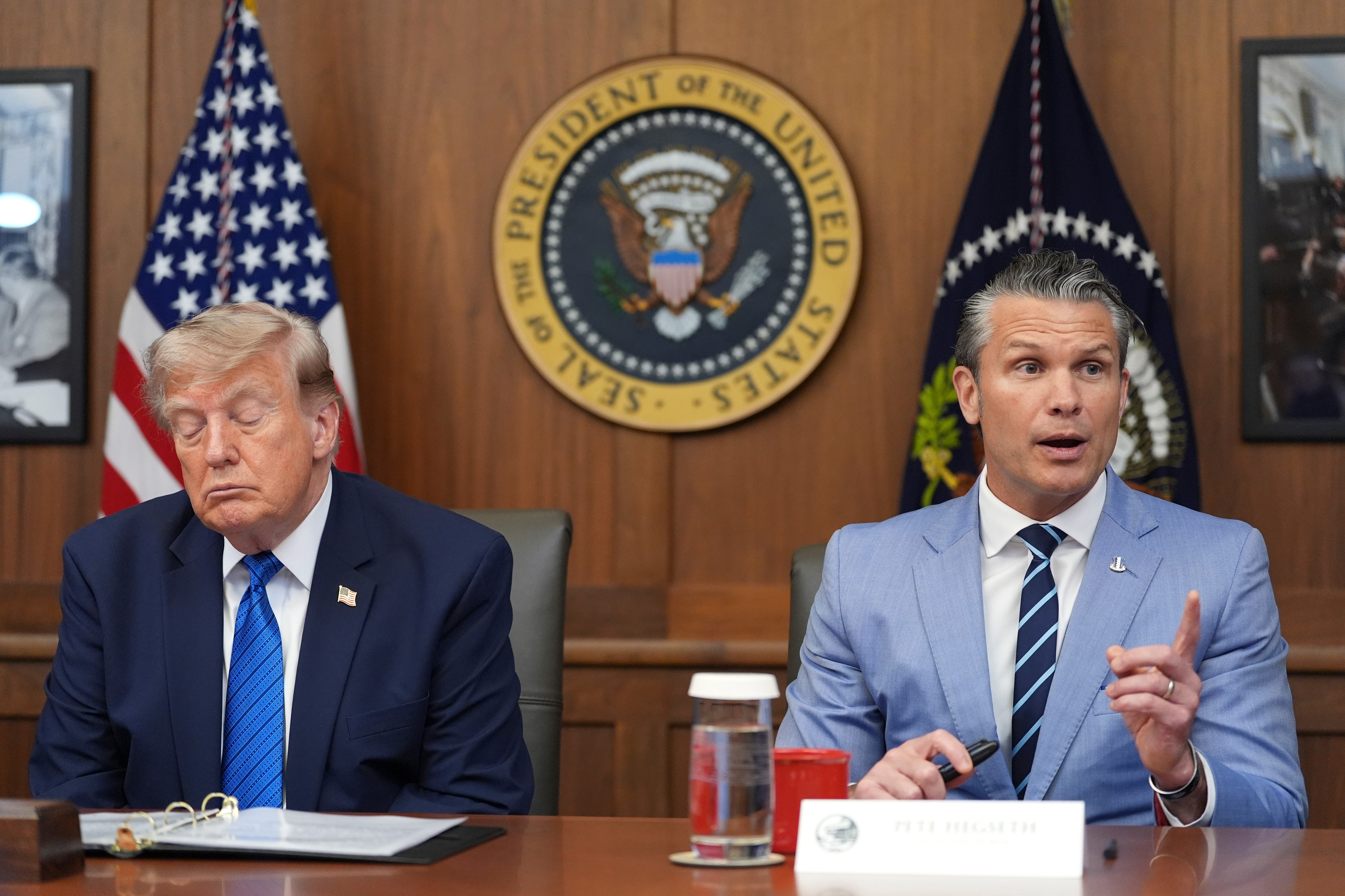 La Casa Blanca niega desacuerdos entre Trump y Hegseth por escasez de municiones en Irán