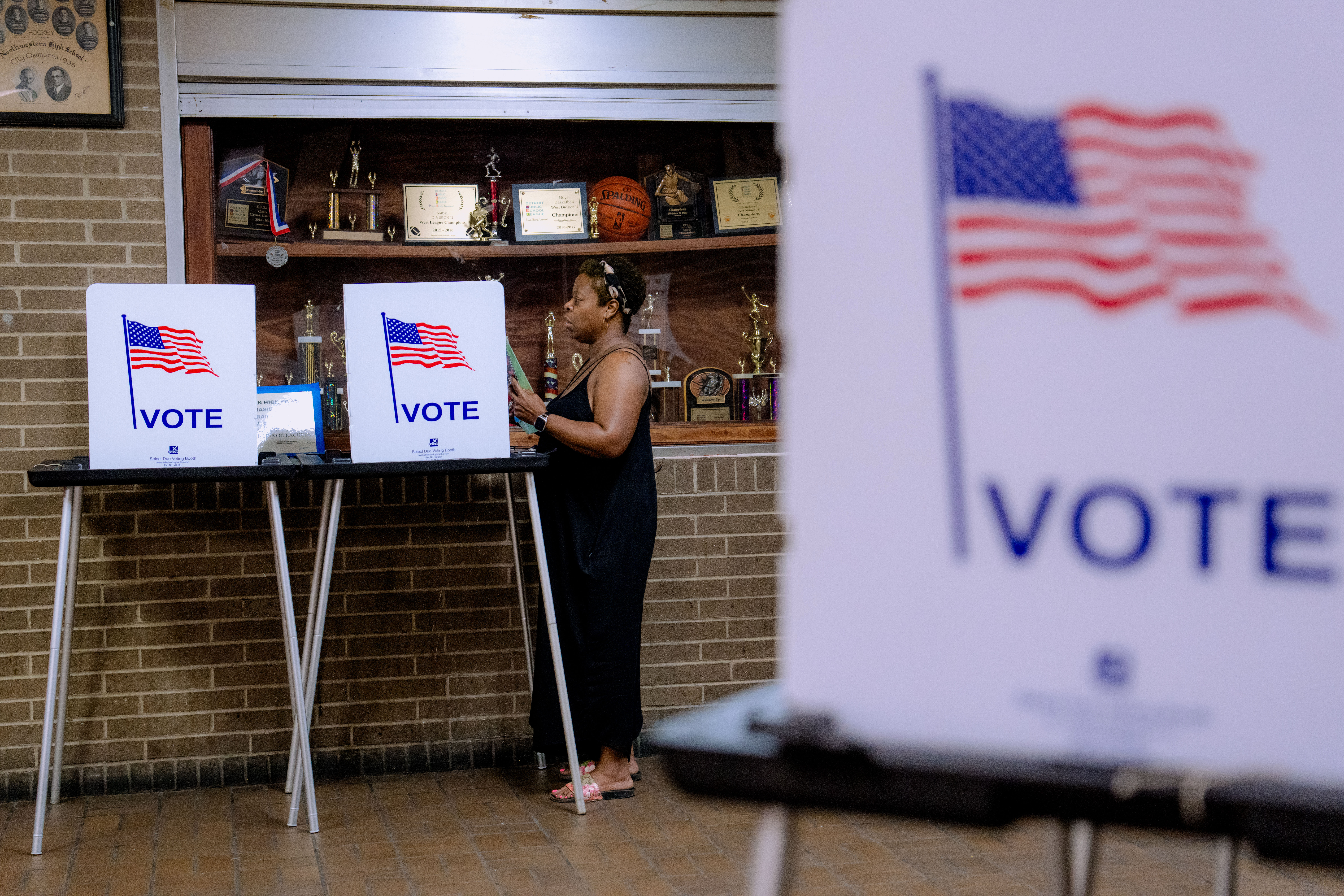 ¿Qué hacer si agentes de ICE u otros federales llegan a centros de votación?