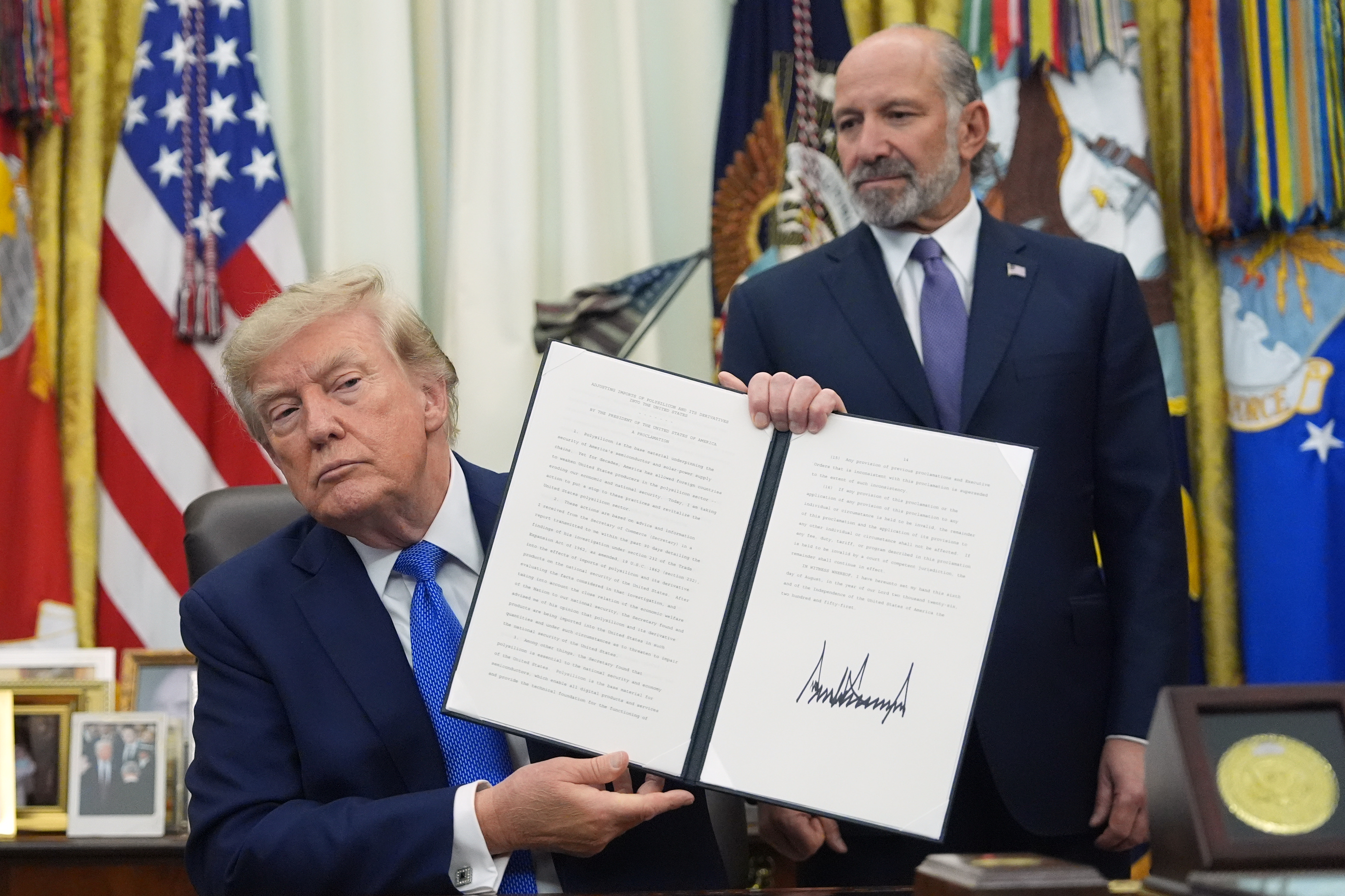 Trump firma nueva orden para restringir la ciudadanía por nacimiento
