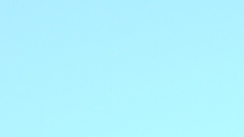 El presidente Donald Trump habla frente a la Casa Blanca el miércoles 19 de agosto de 2026 en Washington.