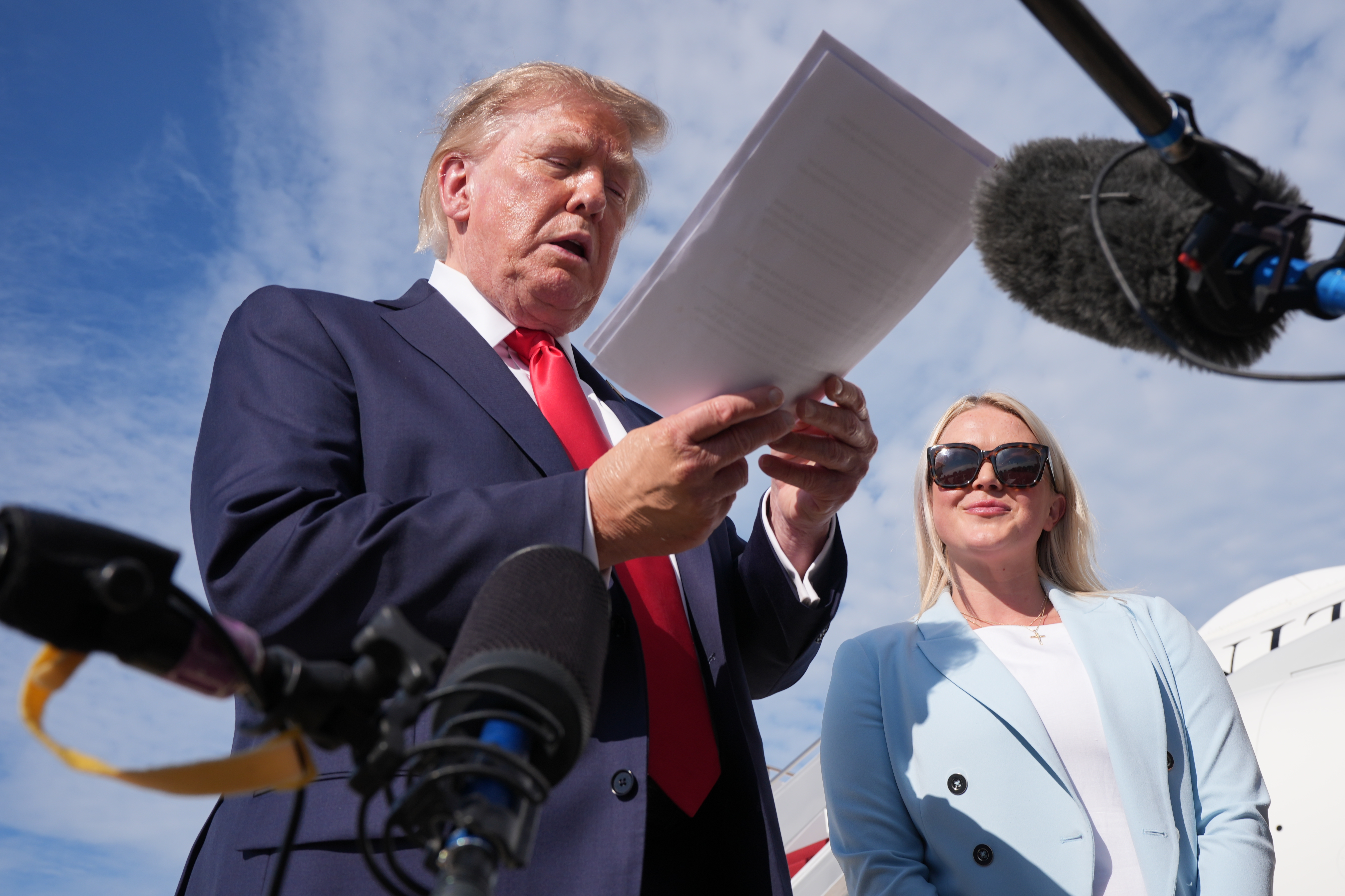 Leavitt deja este jueves la Casa Blanca y Trump aún no anuncia su reemplazo