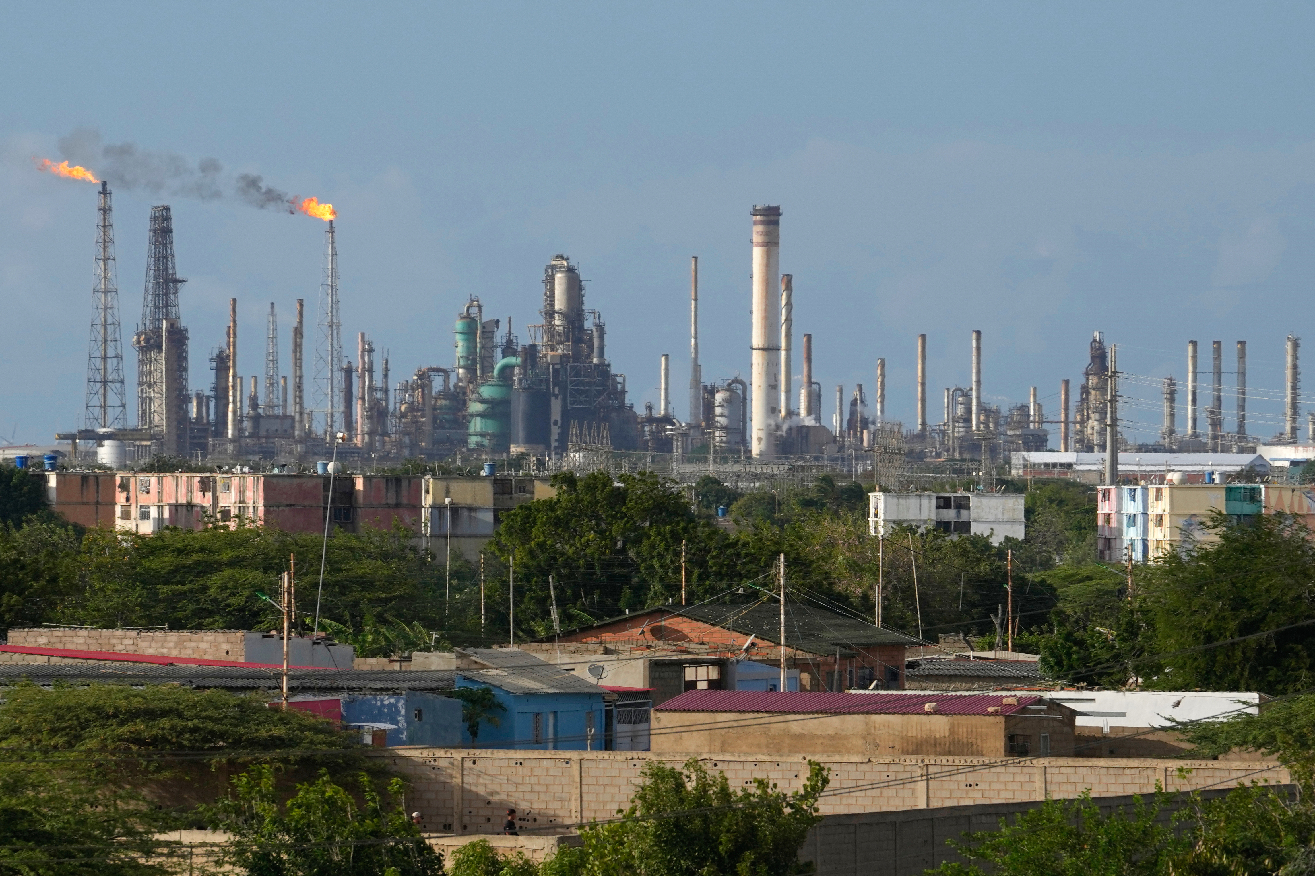 Trump afirma que el petróleo venezolano comenzará pronto a reponer las reservas estadounidenses
