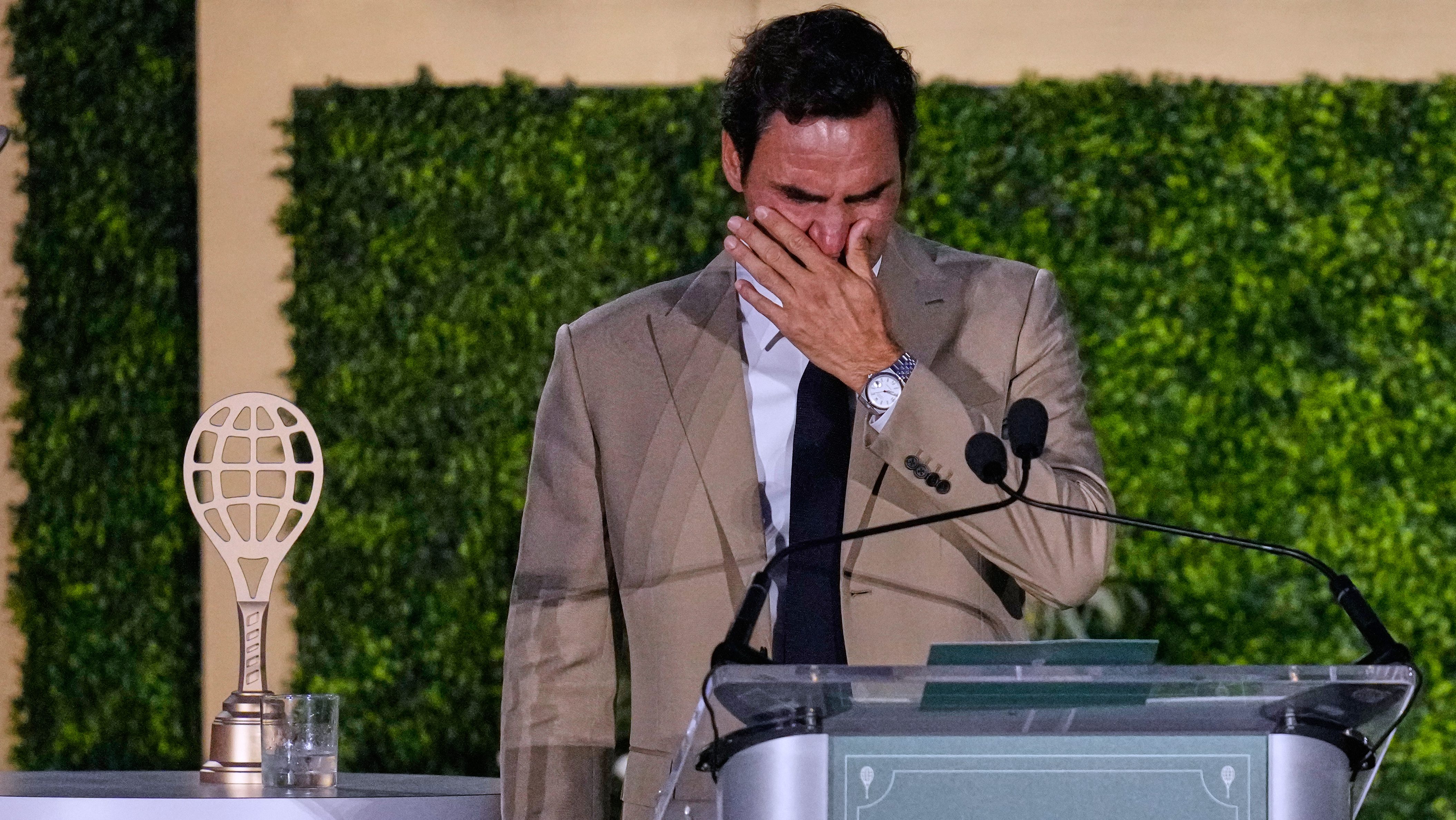 Federer se quebró emocionalmente al ser exaltado al Salón de la Fama del Tenis