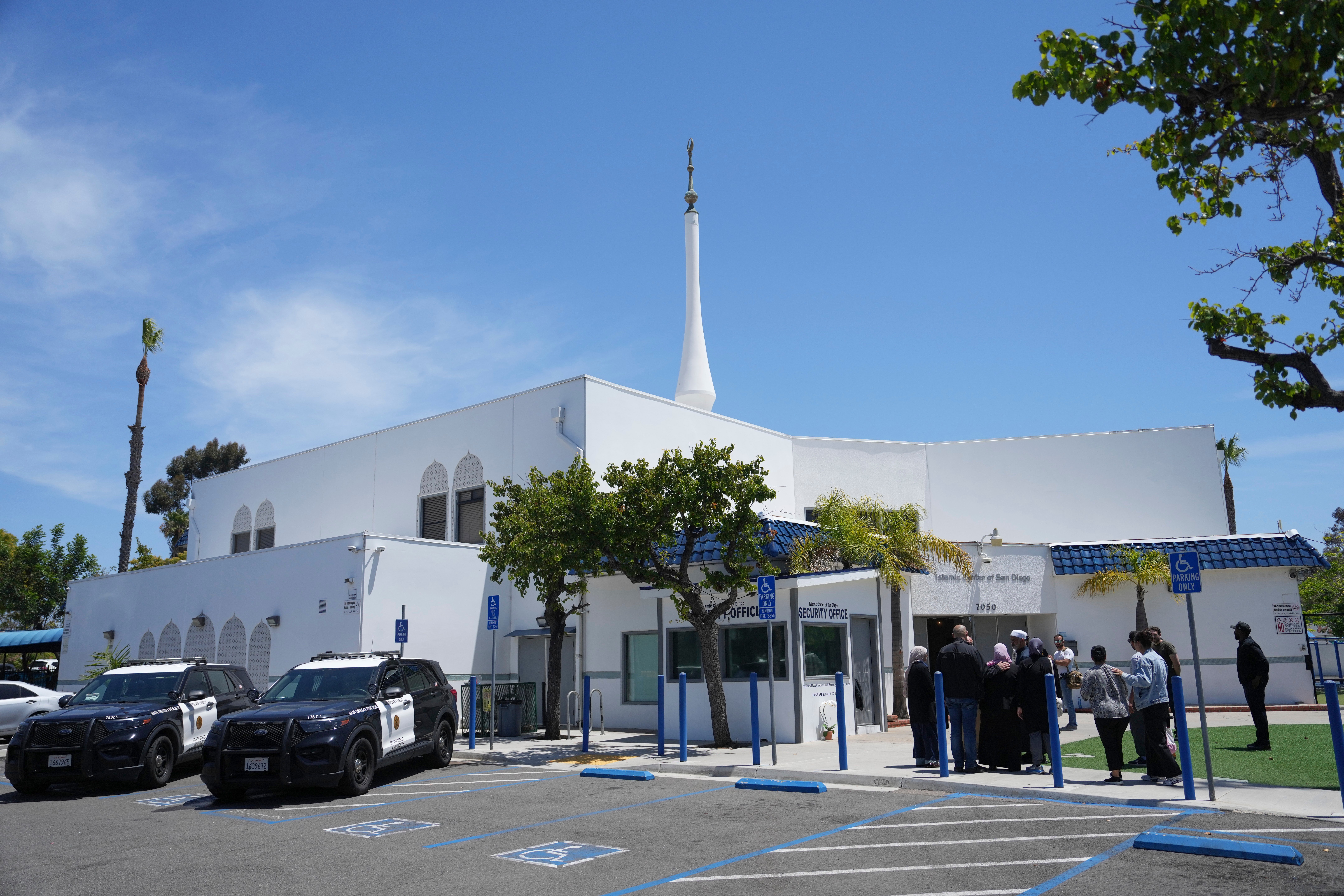 Acusan de asesinato a joven por colaborar en el ataque contra una mezquita de San Diego