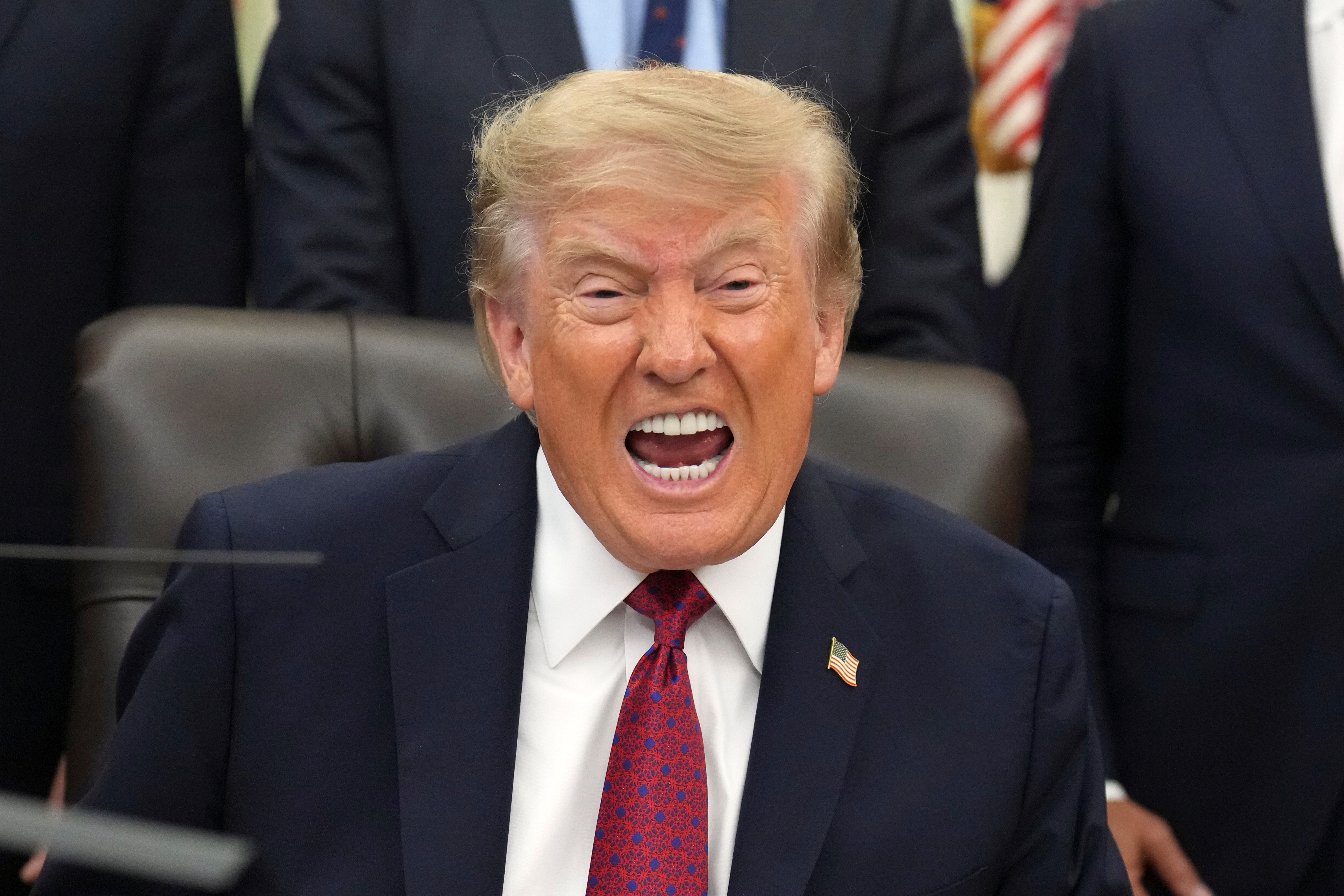 Trump evalúa retirar el respaldo de EE.UU. a Reino Unido por las islas Malvinas