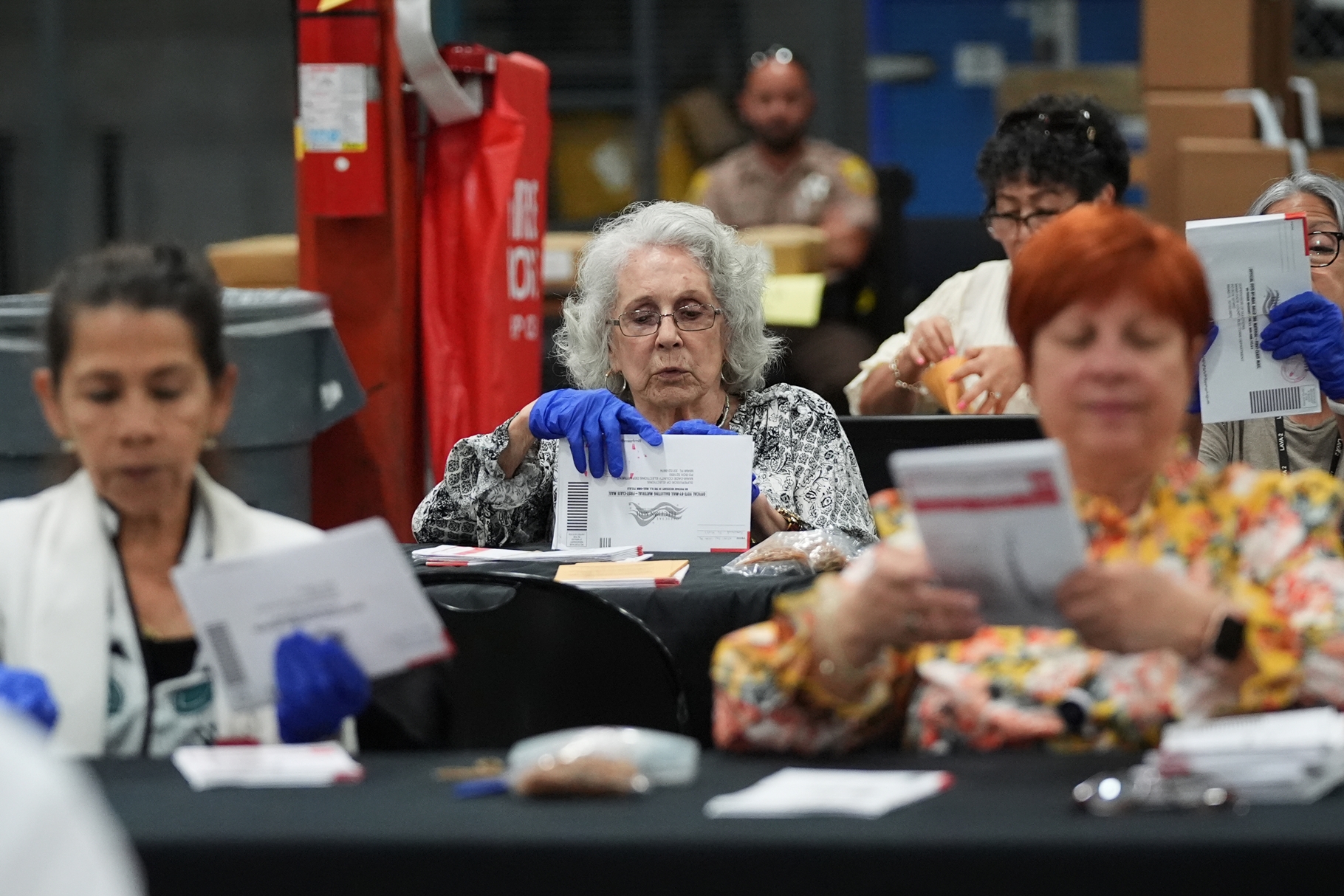 Administración Trump apela bloqueo a plan que limita el voto por correo antes de las elecciones de mitad de mandato
