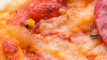 El consumo excesivo de ultraprocesados y carnes puede elevar el ácido úrico y favorecer la formación de cálculos renales.
