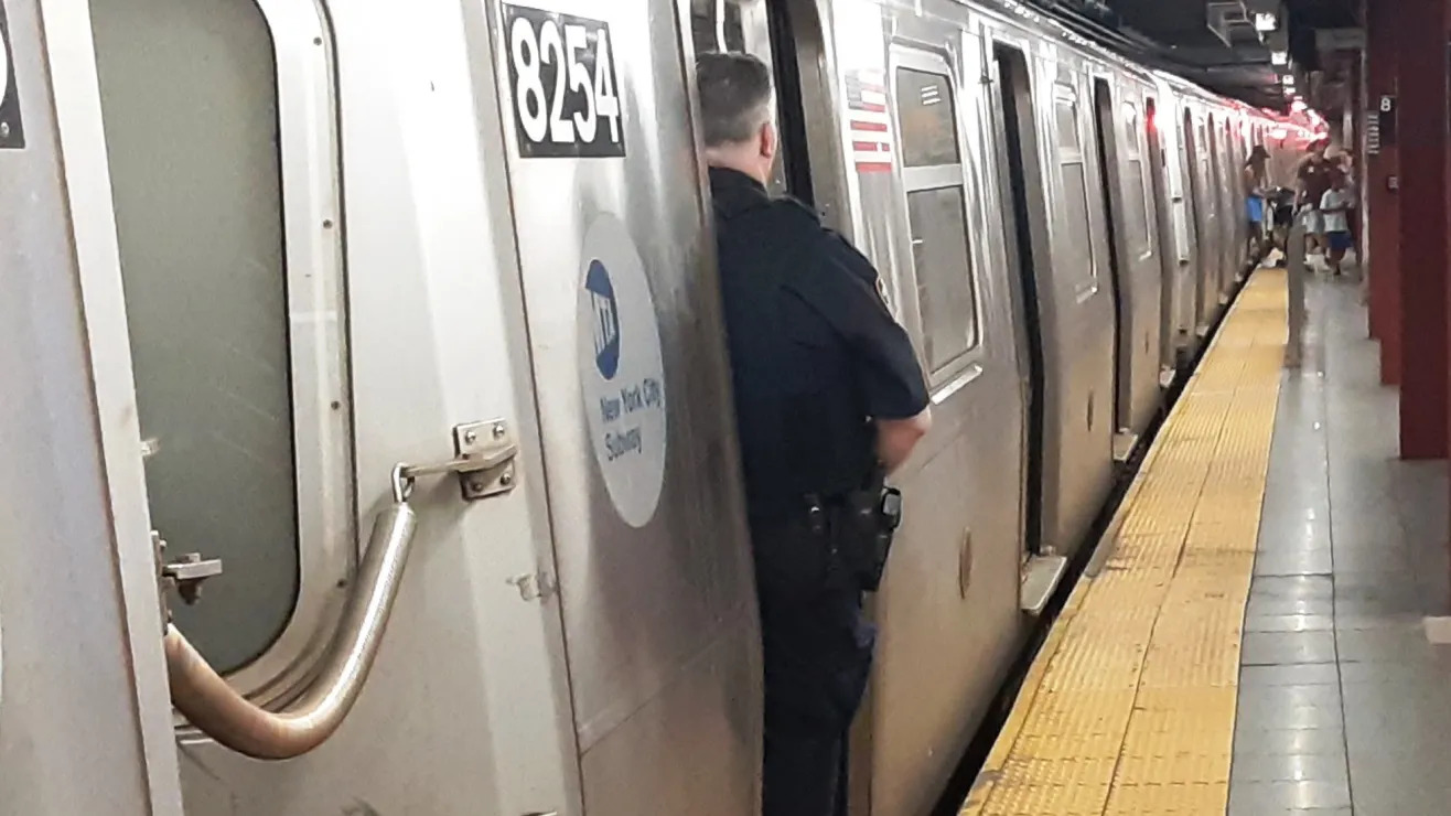 Hora pico arranca con graves retrasos en cuatro de las líneas más usadas de NY