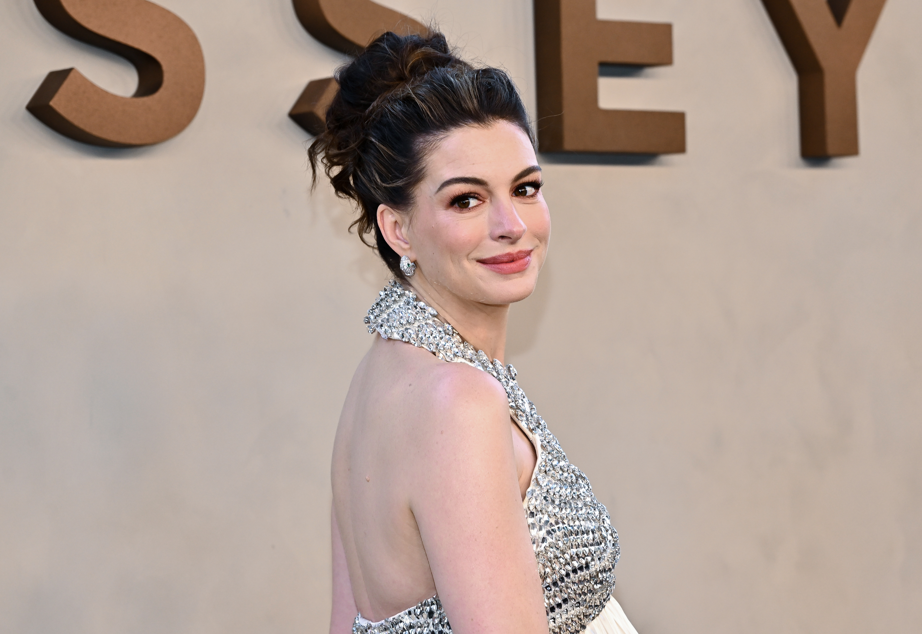 Anne Hathaway se une a Tom Cruise en la película “Days of Thunder”