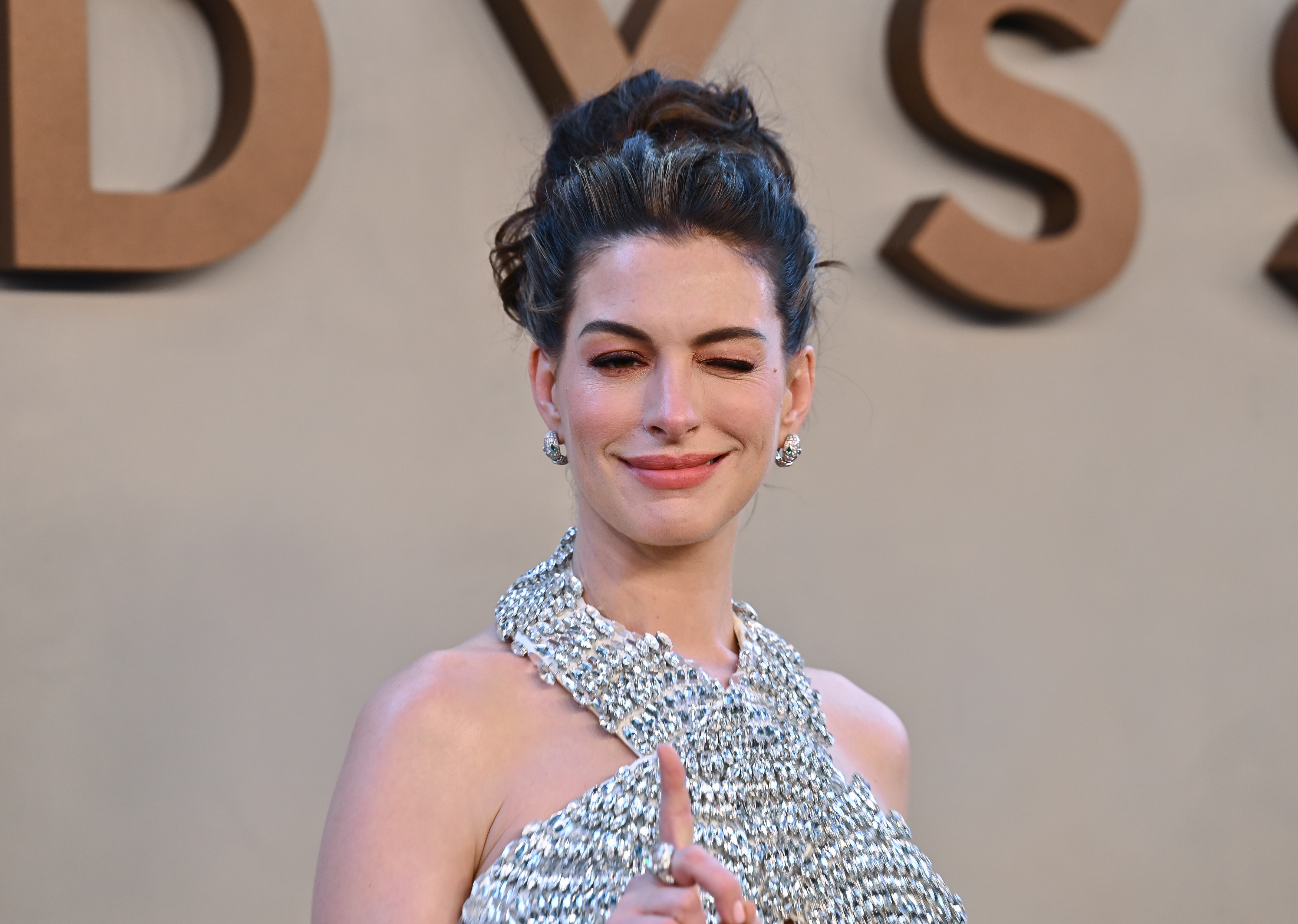 “Yesteryear”, la película que convertirá a Anne Hathaway en una tradwife