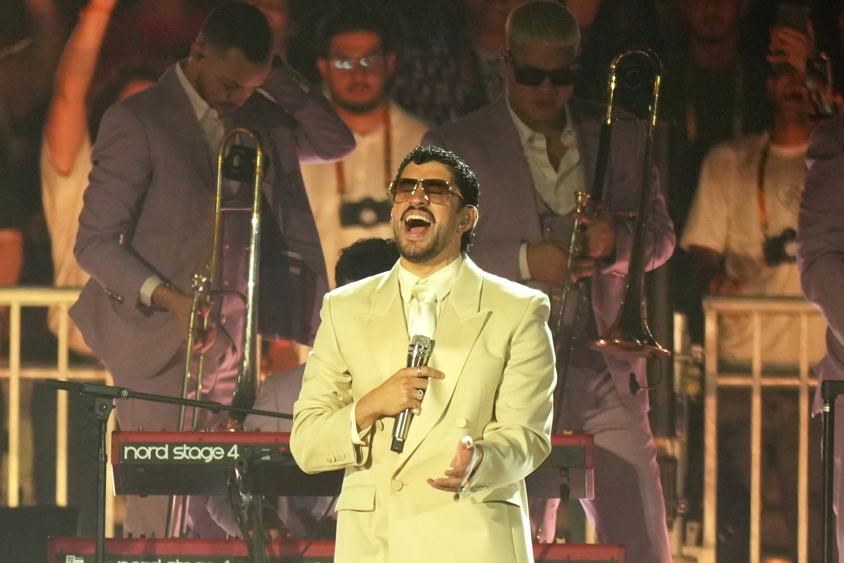 Bad Bunny despide su gira en Puerto Rico: “Les quiero traer fuerza para luchar y seguir defendiendo esta tierra