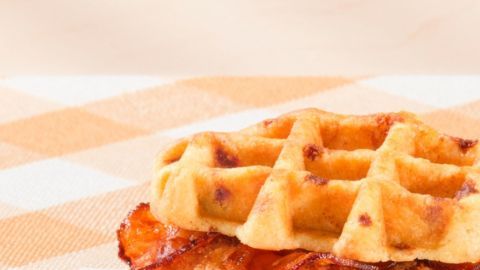 Combinación perfecta de dulce y salado: los nuevos Chicken & Waffles Sandwiches llegan en versiones de desayuno y plato principal para disfrutar a cualquier hora.