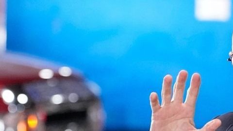 Luis de la Fuente y su interacción con Lionel Scaloni.