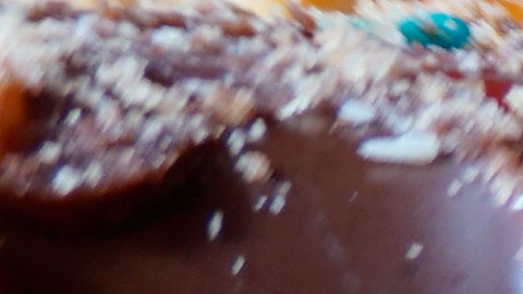 Las mini donas de pastel de vainilla bañadas en chocolate afectadas por la alerta de la FDA fueron vendidas en Amazon y tiendas minoristas.