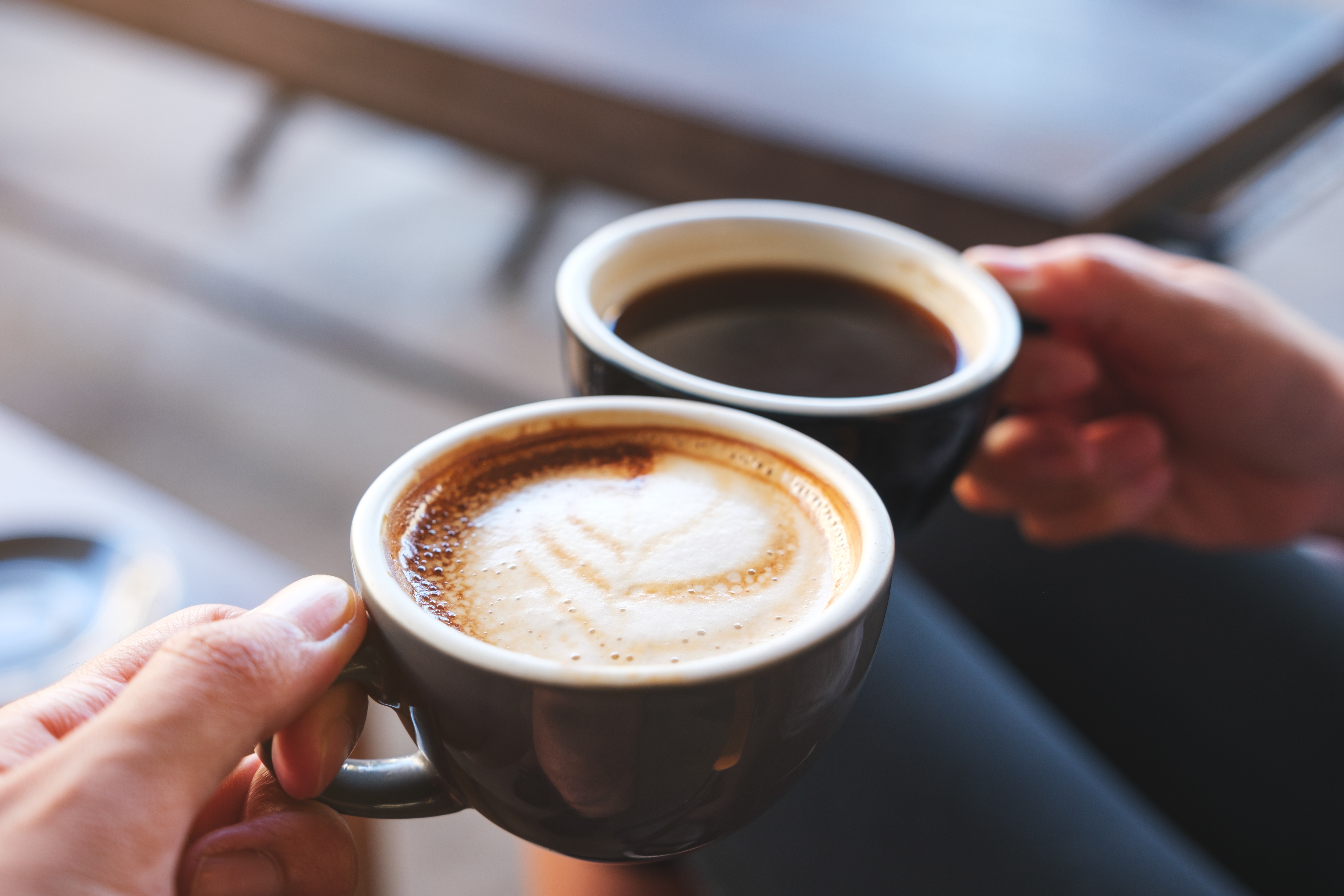 La preparación del café es clave para definir si realmente puede hacerte engordar o no.